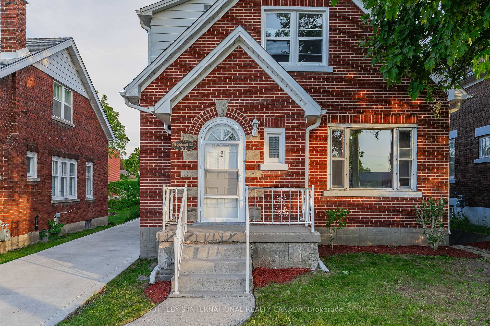 Photo 4 of 185 Highland Road W, Kitchener — HOMEH
