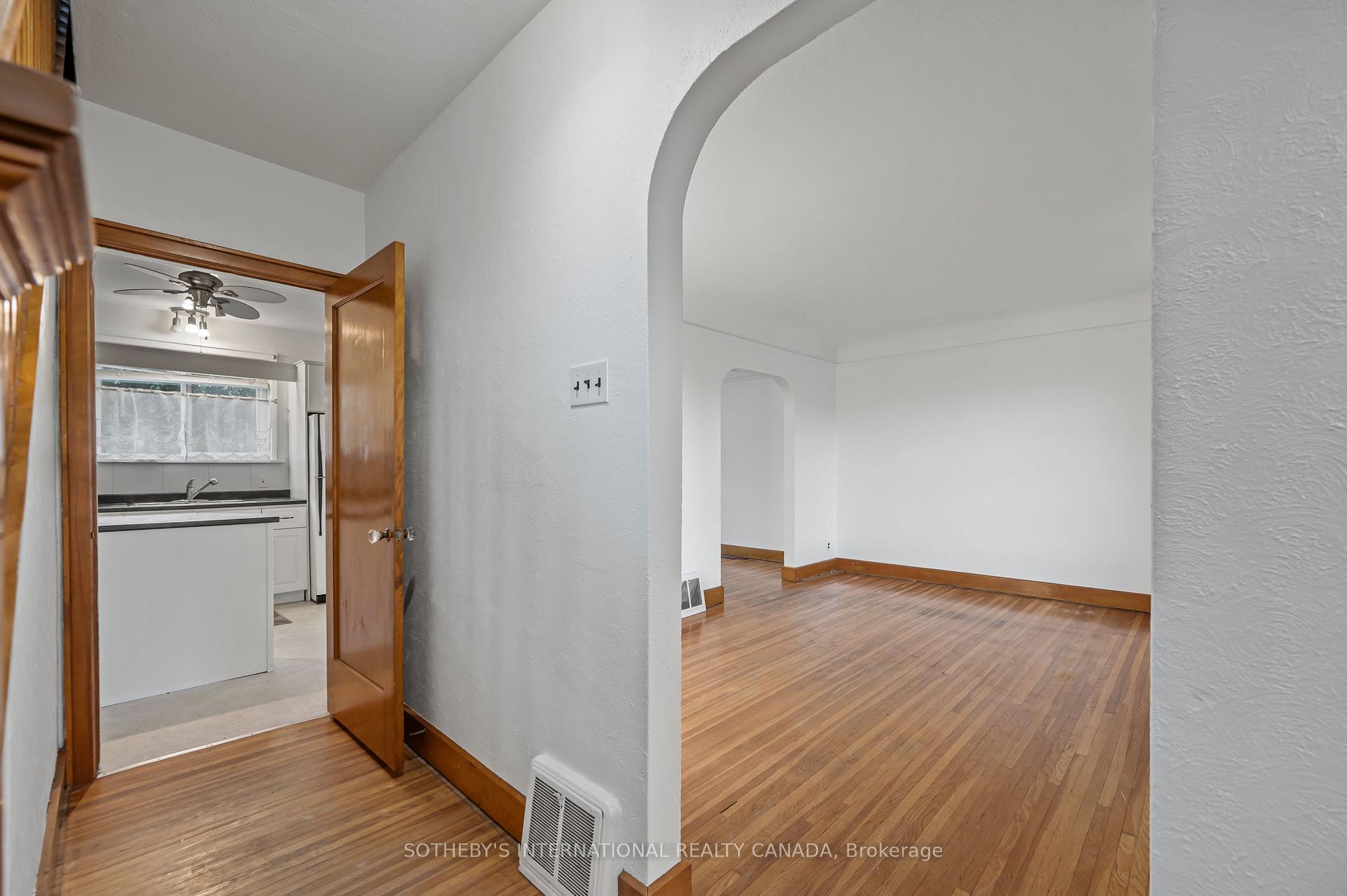 Photo 8 of 185 Highland Road W, Kitchener — HOMEH