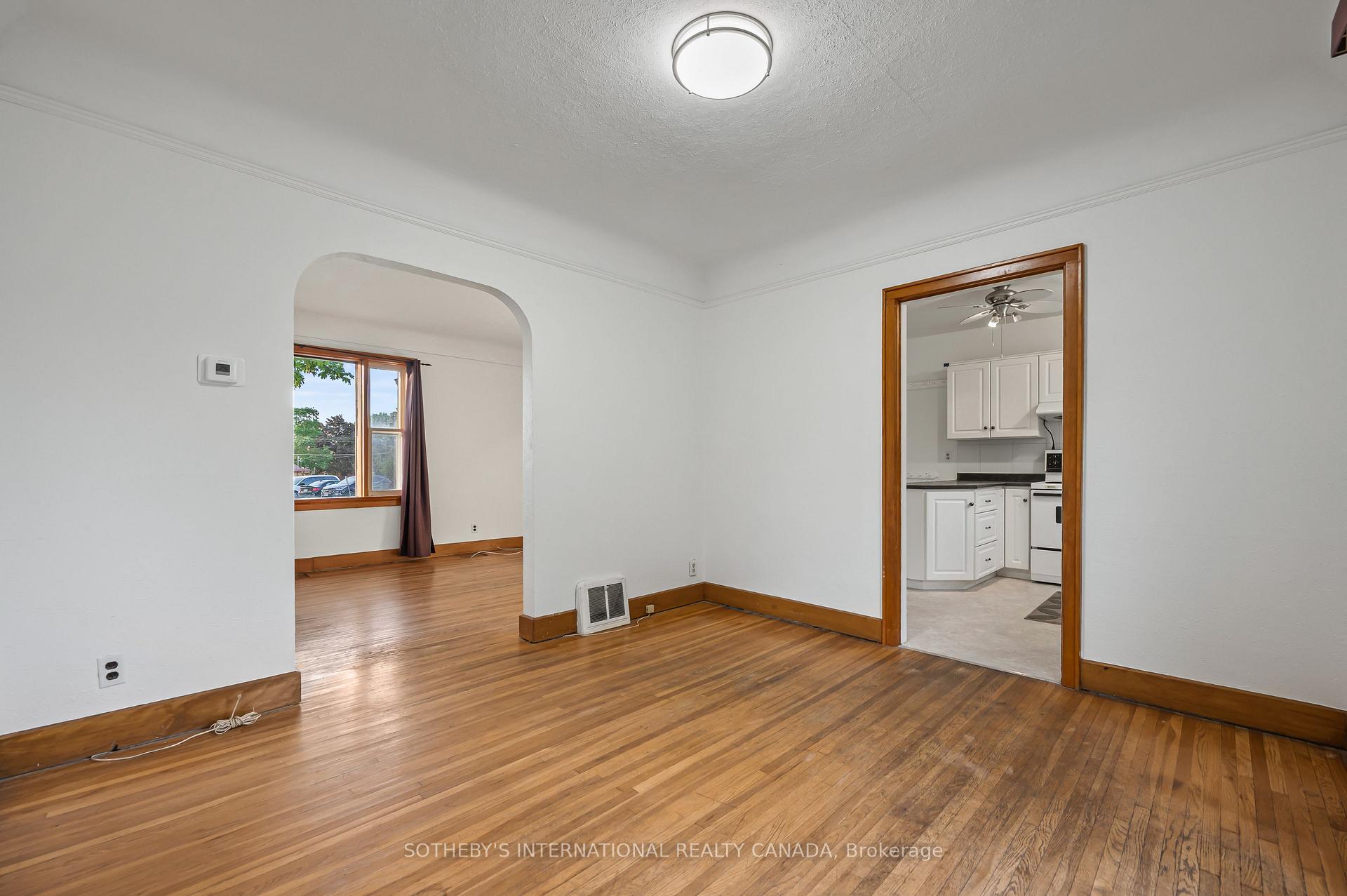 Photo 13 of 185 Highland Road W, Kitchener — HOMEH