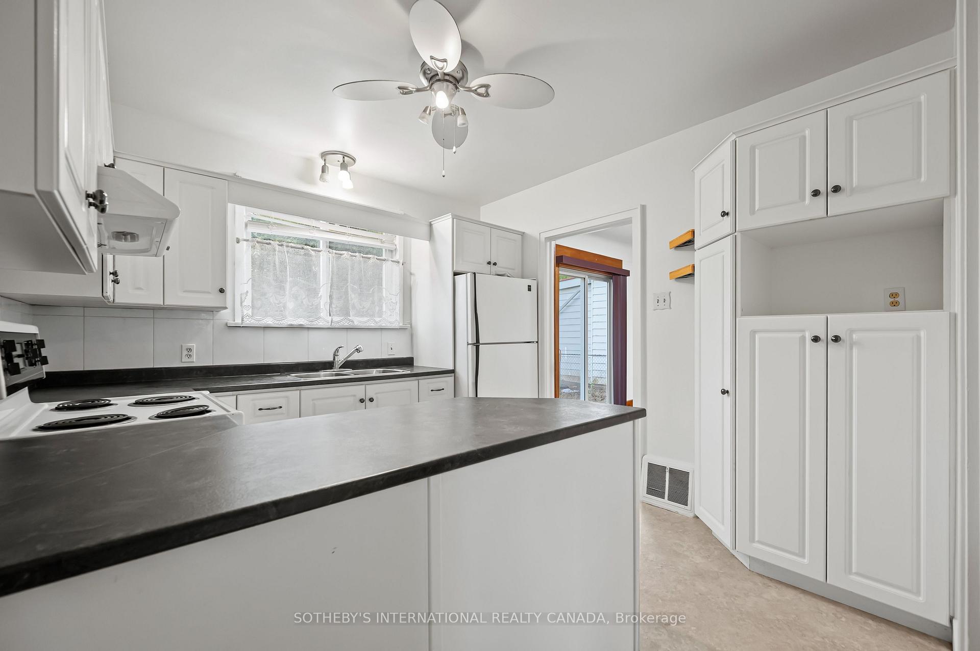Photo 15 of 185 Highland Road W, Kitchener — HOMEH
