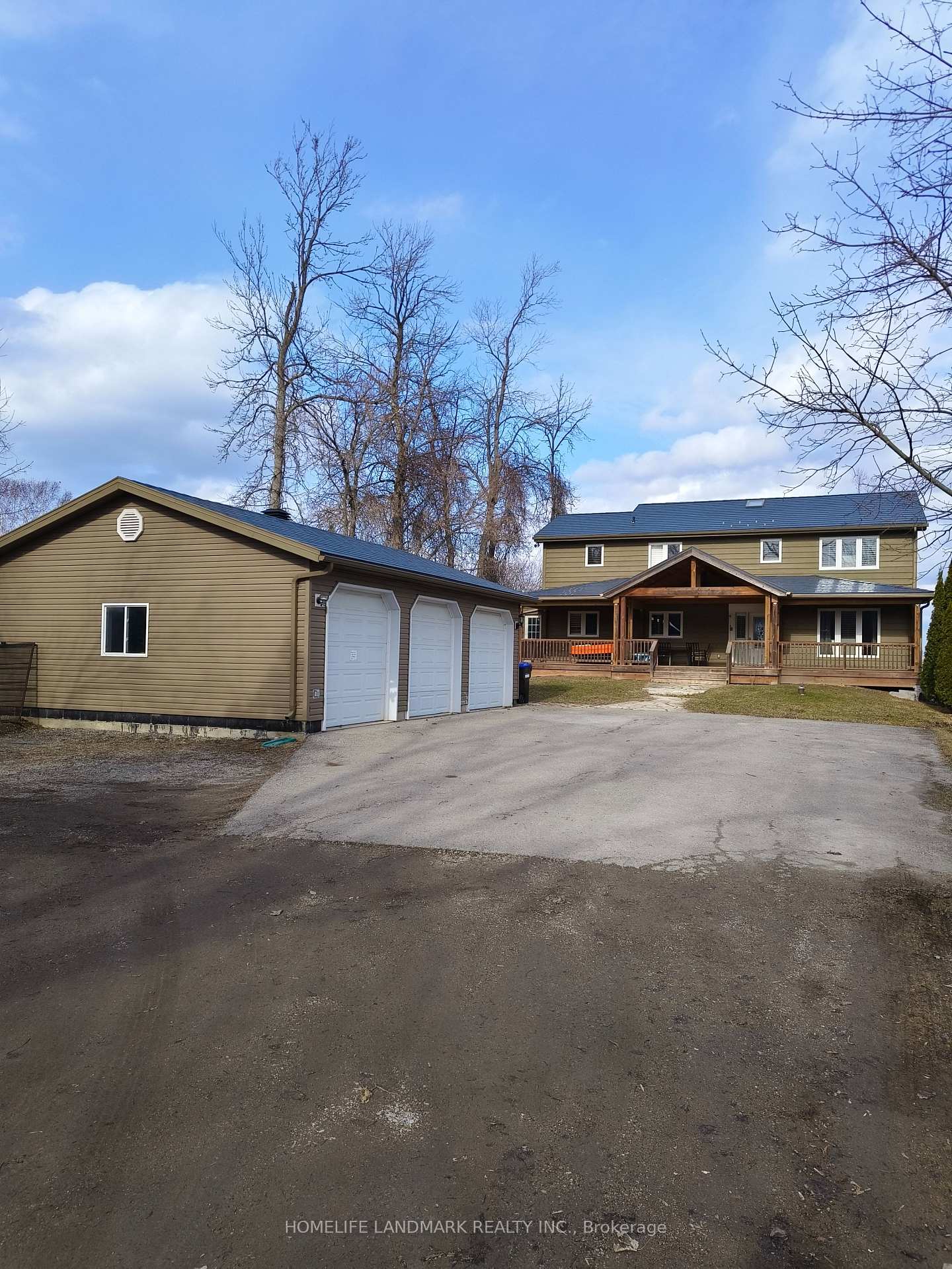 Photo 2 of 155 Lakeshore Boulevard, Innisfil, Rural Innisfil — HOMEH