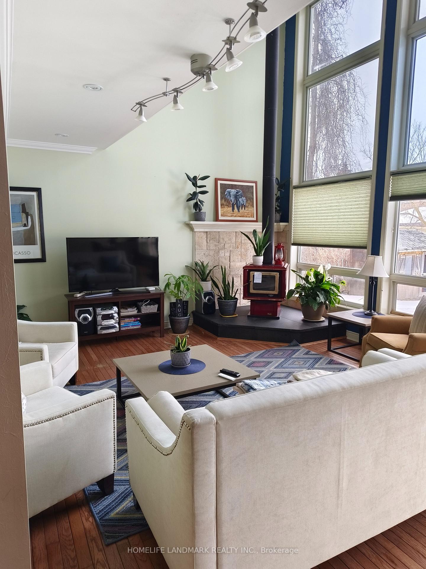 Photo 7 of 155 Lakeshore Boulevard, Innisfil, Rural Innisfil — HOMEH