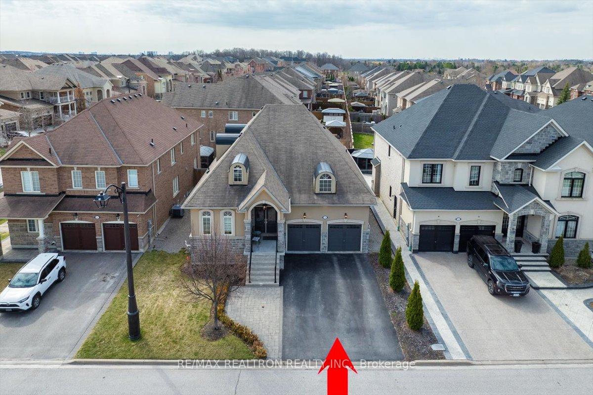 Photo 2 of 13 Fairmont Ridge Trail, King, Nobleton — HOMEH