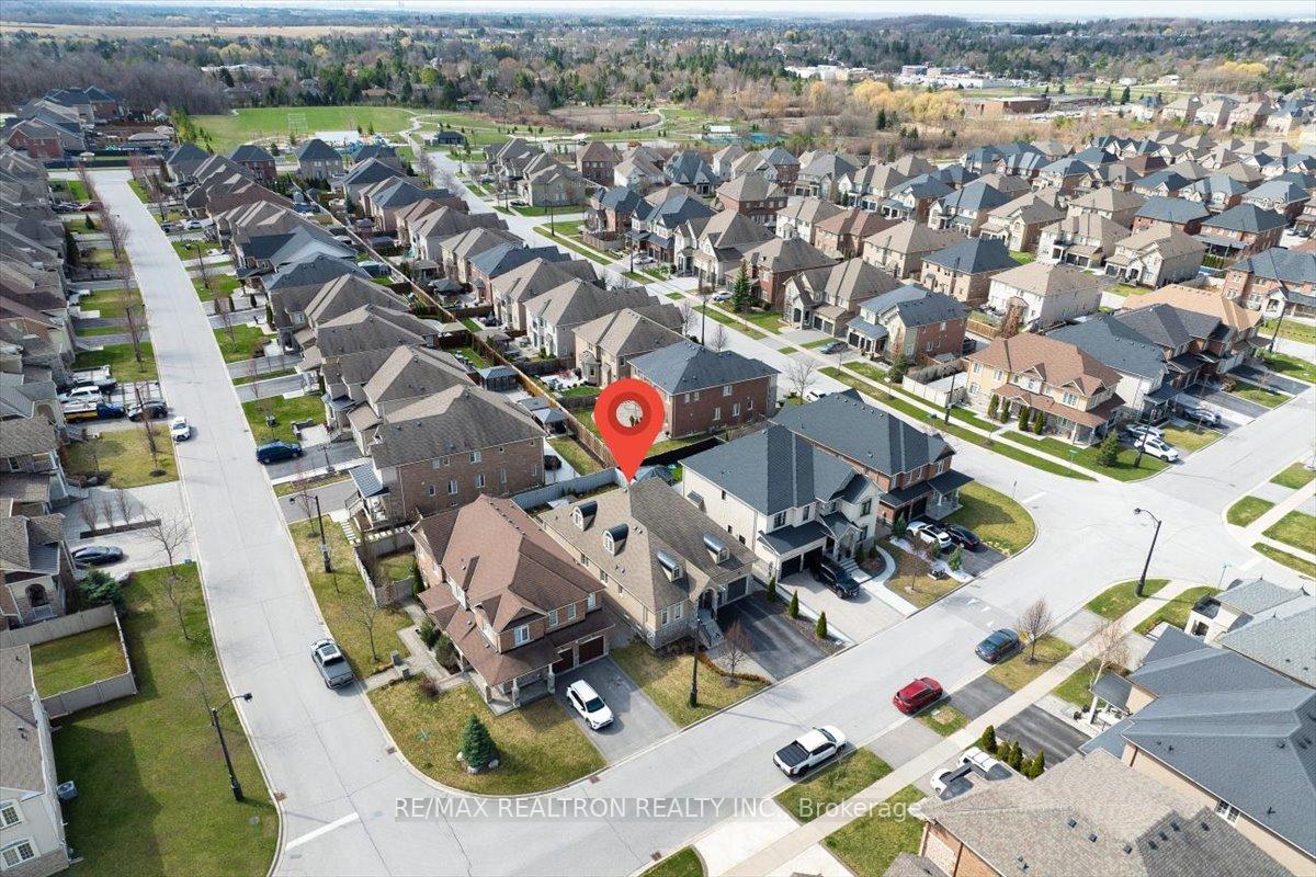 Photo 4 of 13 Fairmont Ridge Trail, King, Nobleton — HOMEH