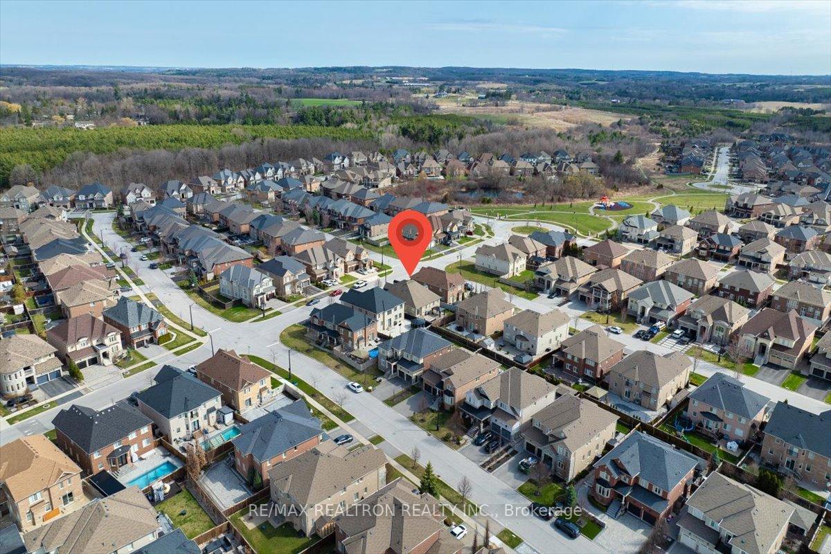 Photo 5 of 13 Fairmont Ridge Trail, King, Nobleton — HOMEH