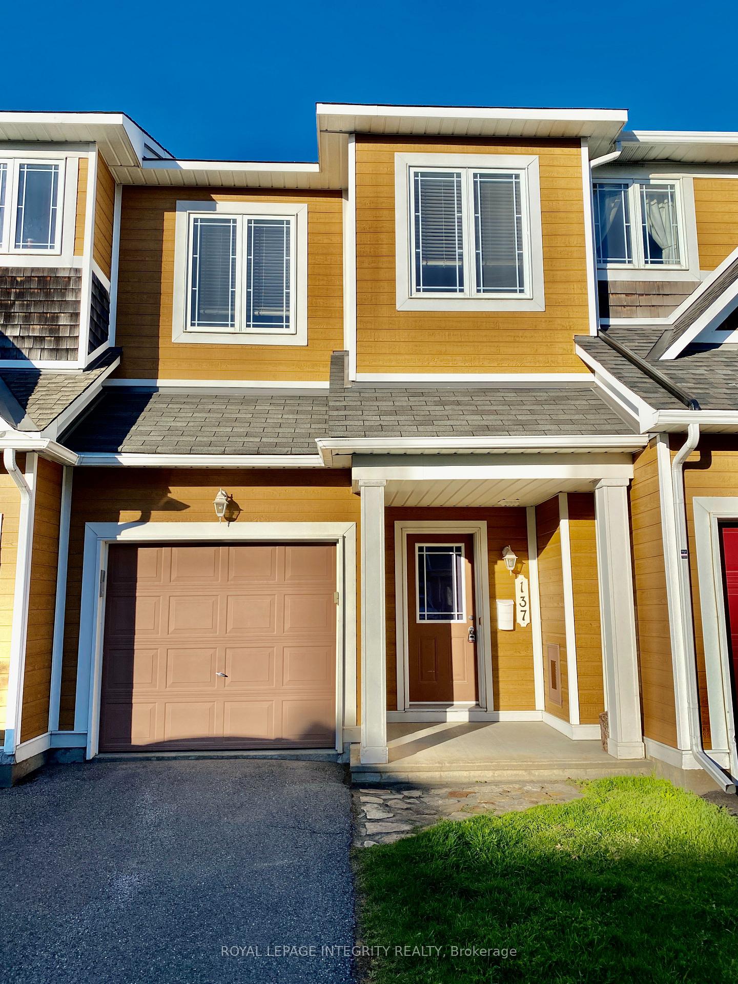 Photo 2 of 137 Freeport Drive, Ottawa, Kanata - Emerald Meadows/Trailwest — HOMEH