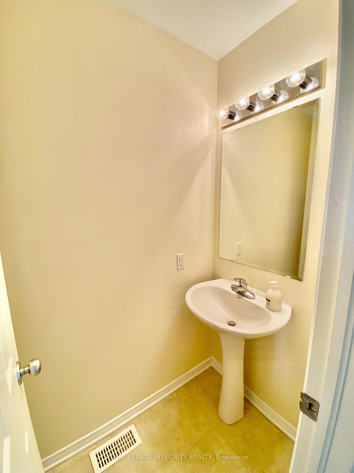 Photo 3 of 137 Freeport Drive, Ottawa, Kanata - Emerald Meadows/Trailwest — HOMEH