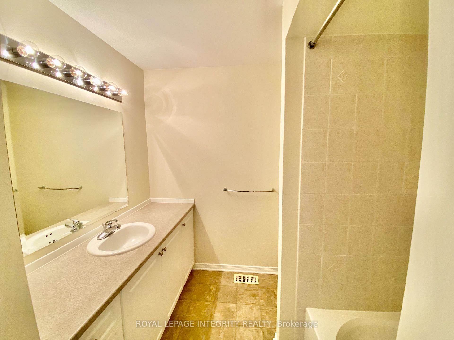 Photo 16 of 137 Freeport Drive, Ottawa, Kanata - Emerald Meadows/Trailwest — HOMEH
