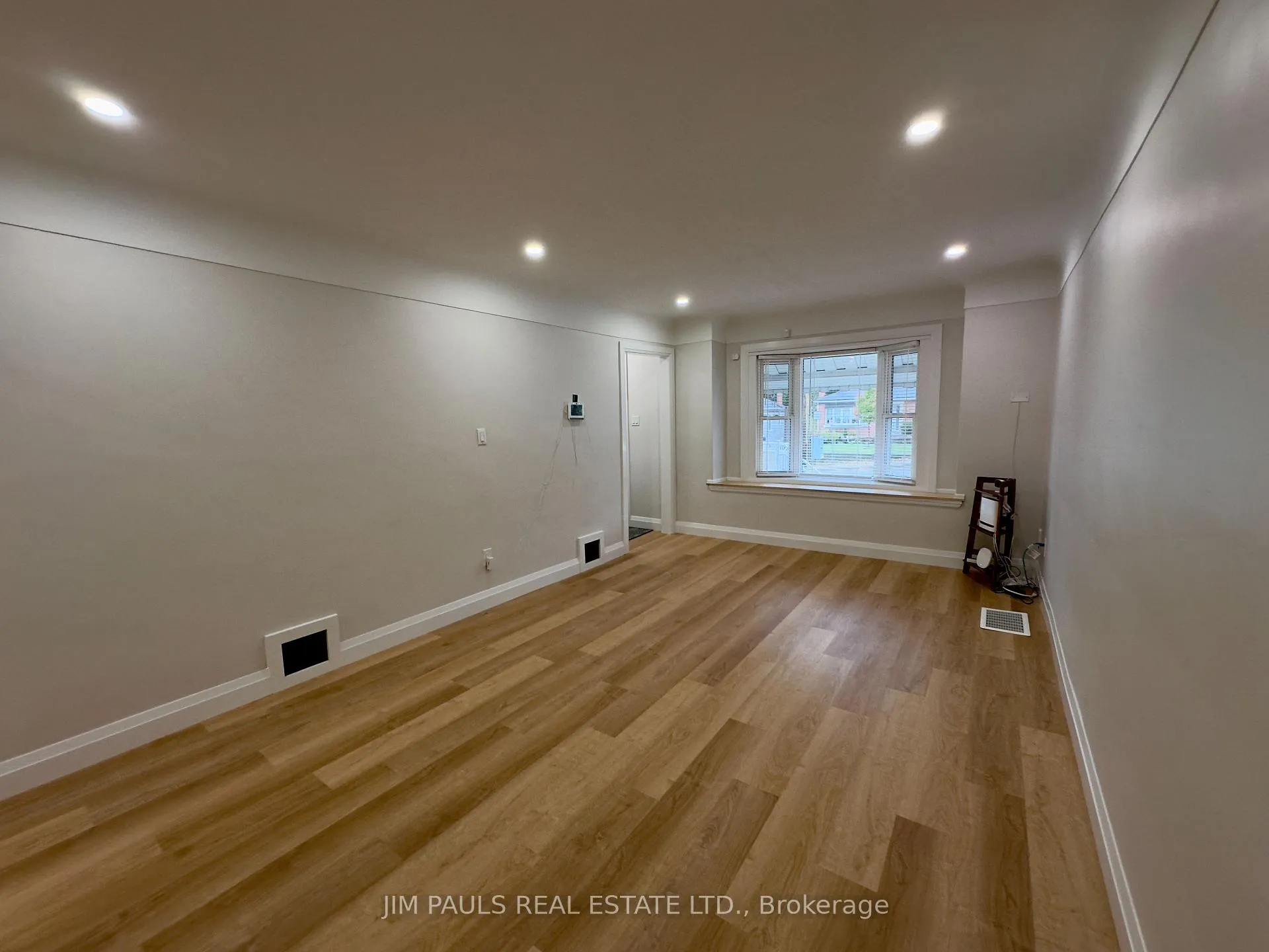 Photo 3 of 232 Rodgers Road, Hamilton, Bartonville — HOMEH