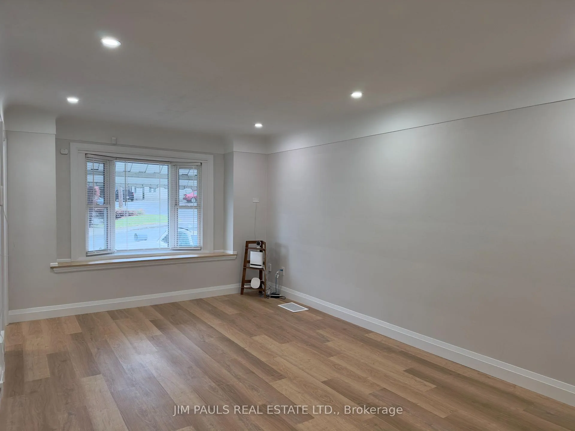 Photo 4 of 232 Rodgers Road, Hamilton, Bartonville — HOMEH