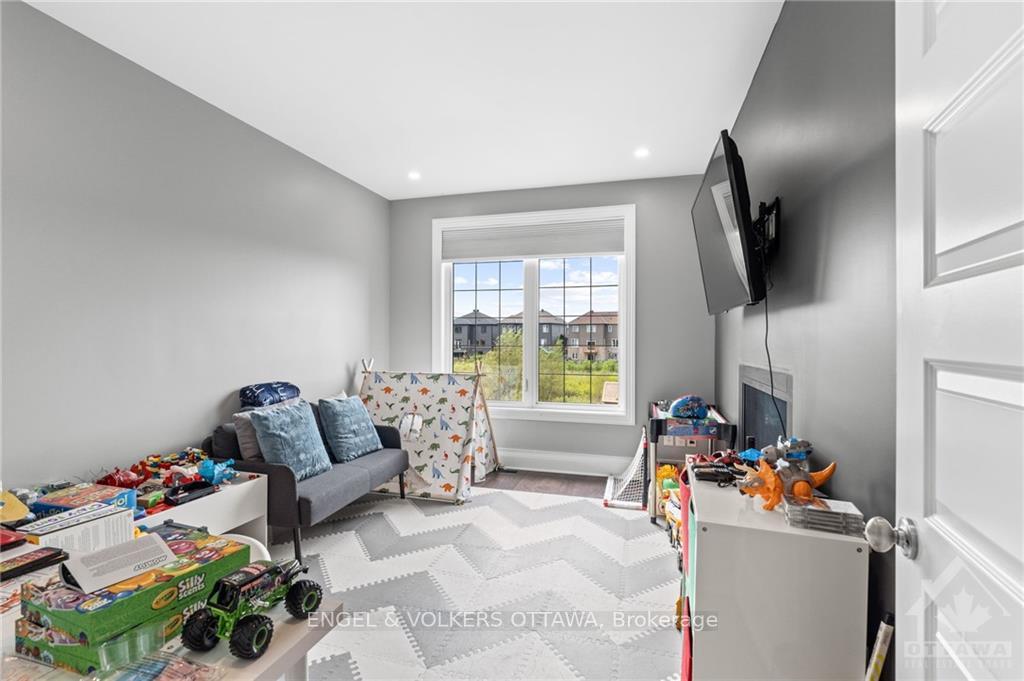 Photo 11 of 812 Percival Crescent, Ottawa, Mahogany Community — HOMEH