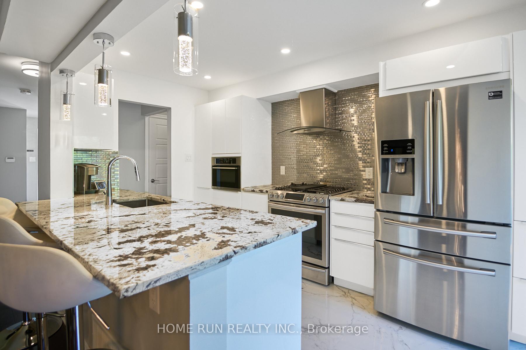 Photo 9 of 21 Longboat Court, Ottawa, Kanata - Kanata Lakes/Heritage Hills — HOMEH