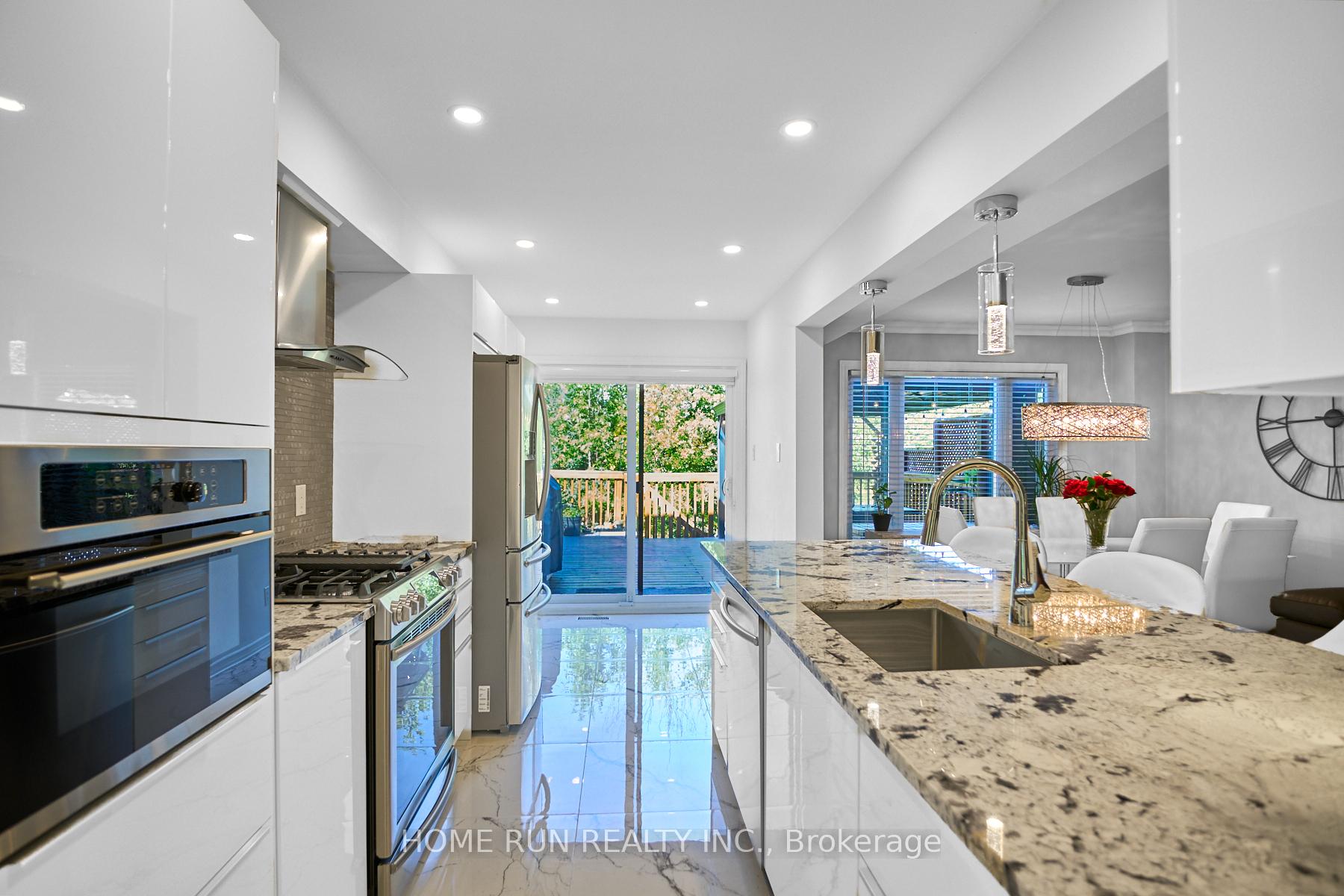 Photo 10 of 21 Longboat Court, Ottawa, Kanata - Kanata Lakes/Heritage Hills — HOMEH
