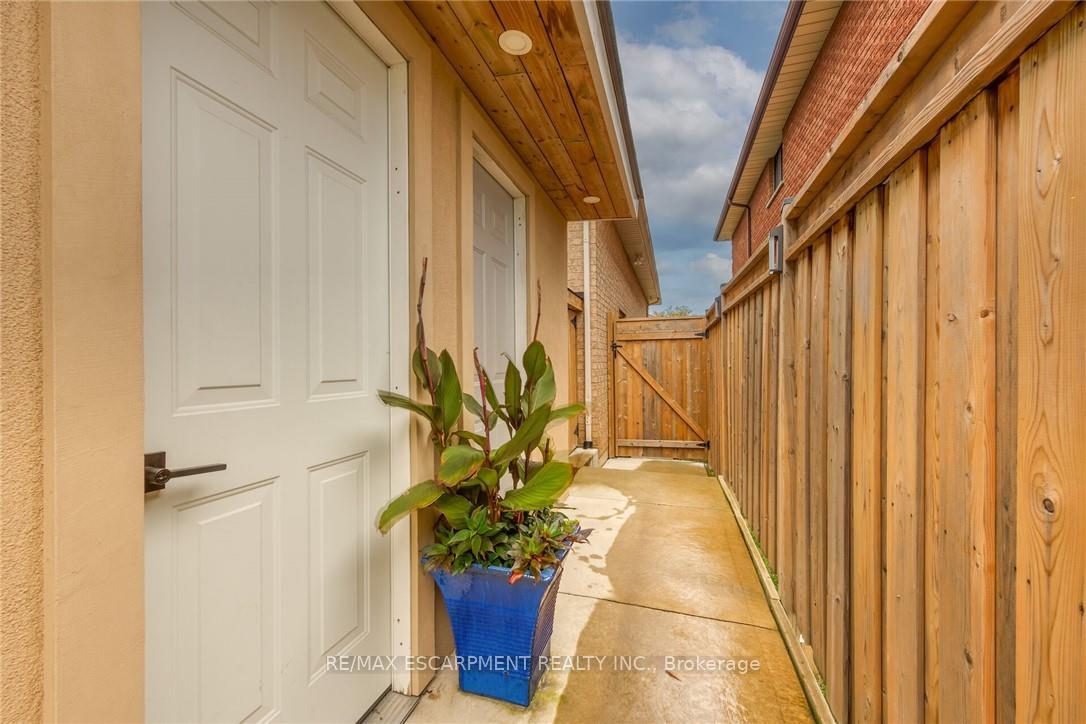 Photo 44 of 117 Christopher Drive, Hamilton, Kennedy — HOMEH