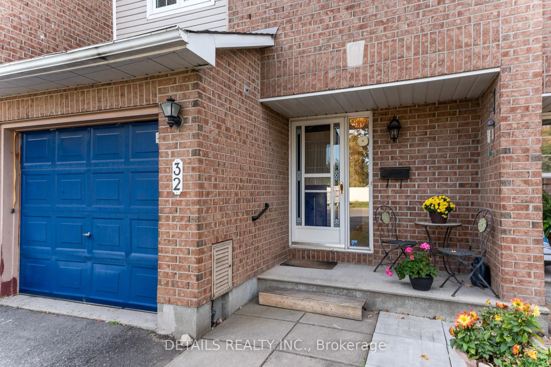 Photo 3 of 32 Crownridge Drive, Ottawa, Kanata - Emerald Meadows/Trailwest — HOMEH