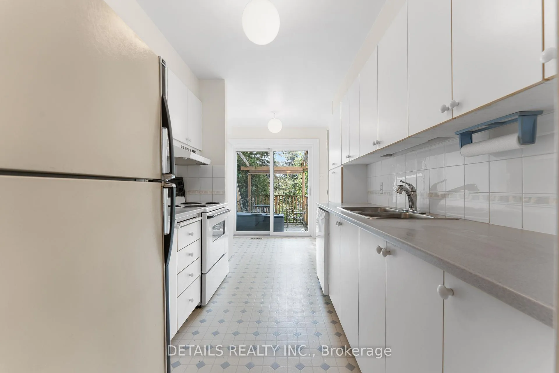 Photo 13 of 32 Crownridge Drive, Ottawa, Kanata - Emerald Meadows/Trailwest — HOMEH
