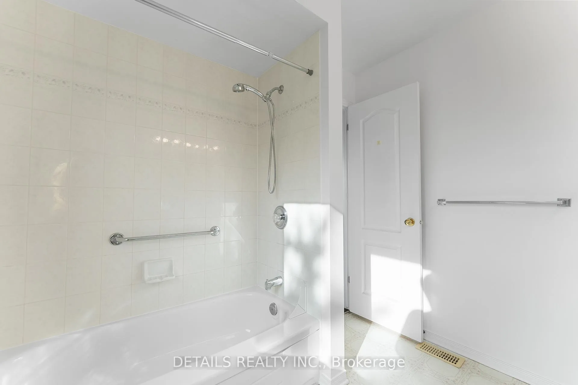 Photo 22 of 32 Crownridge Drive, Ottawa, Kanata - Emerald Meadows/Trailwest — HOMEH