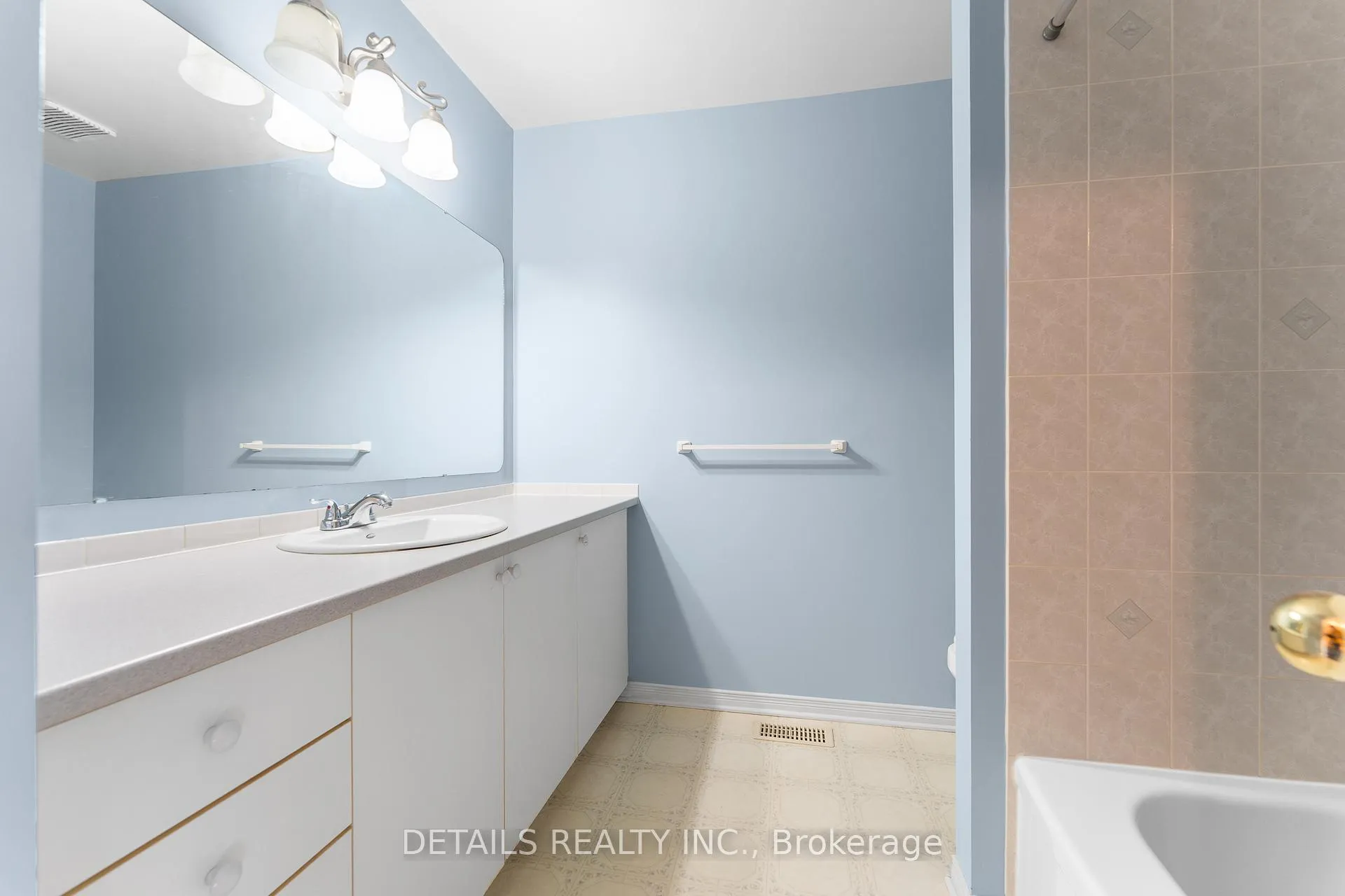 Photo 25 of 32 Crownridge Drive, Ottawa, Kanata - Emerald Meadows/Trailwest — HOMEH