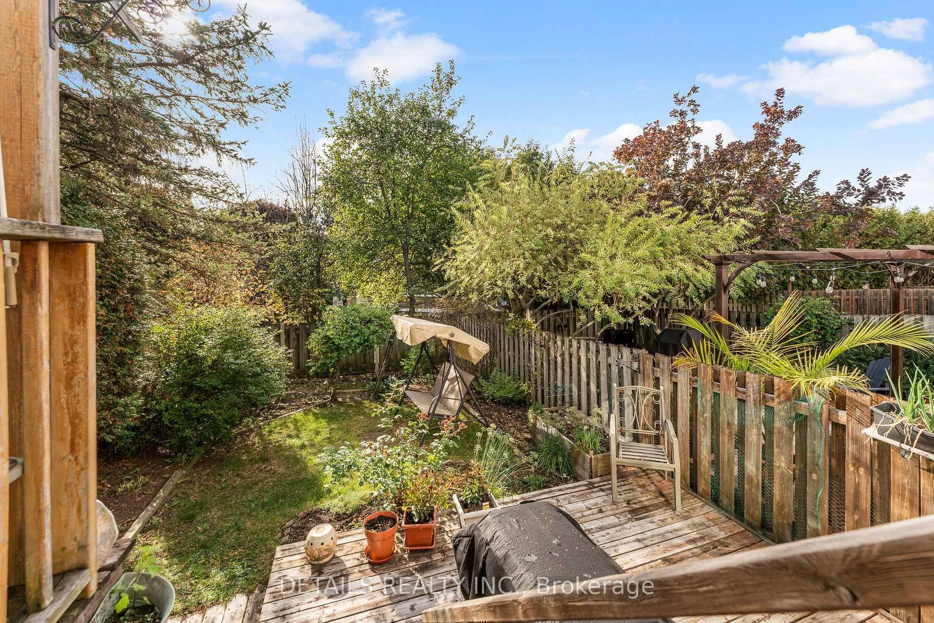 Photo 33 of 32 Crownridge Drive, Ottawa, Kanata - Emerald Meadows/Trailwest — HOMEH