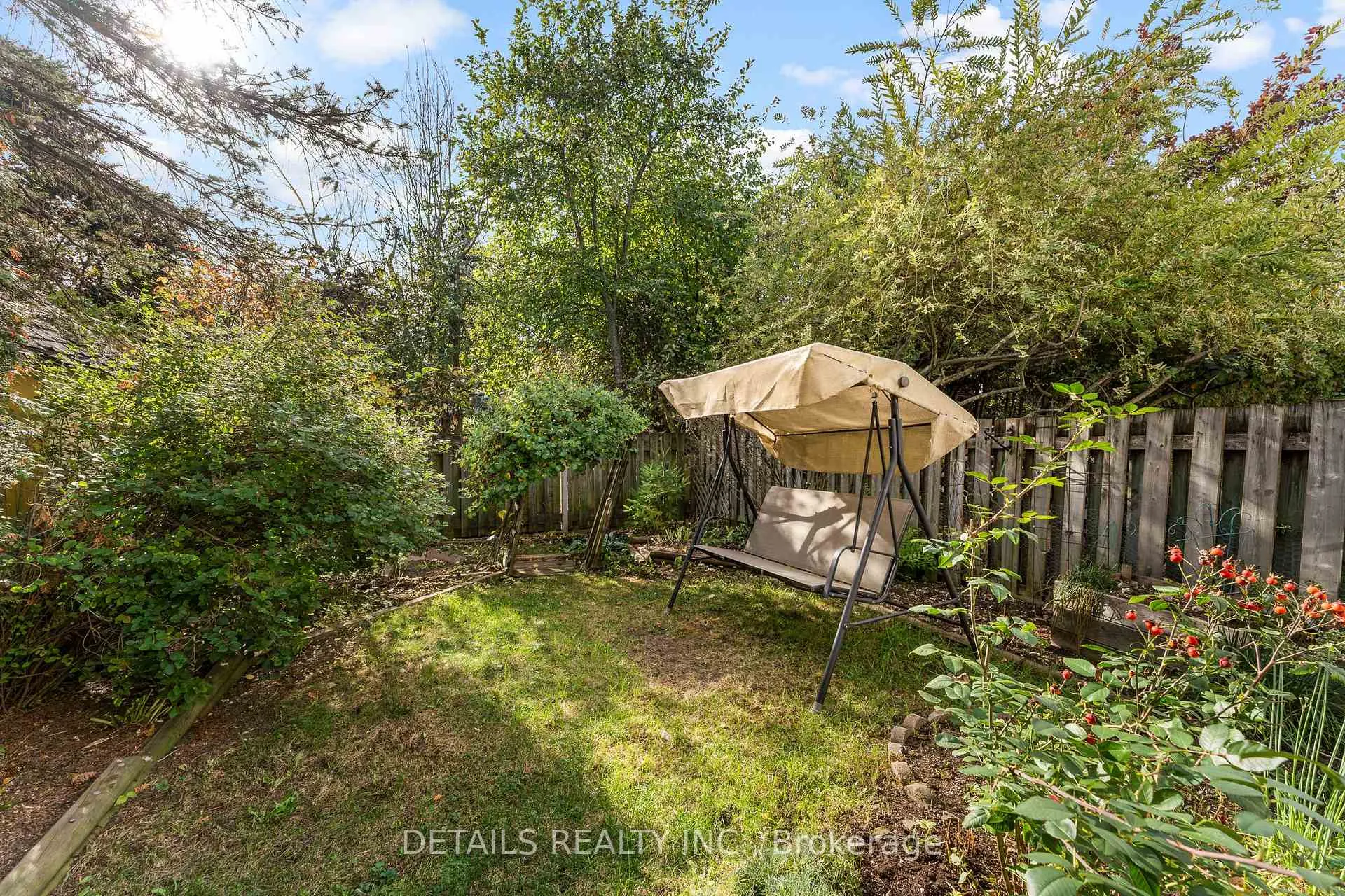 Photo 35 of 32 Crownridge Drive, Ottawa, Kanata - Emerald Meadows/Trailwest — HOMEH