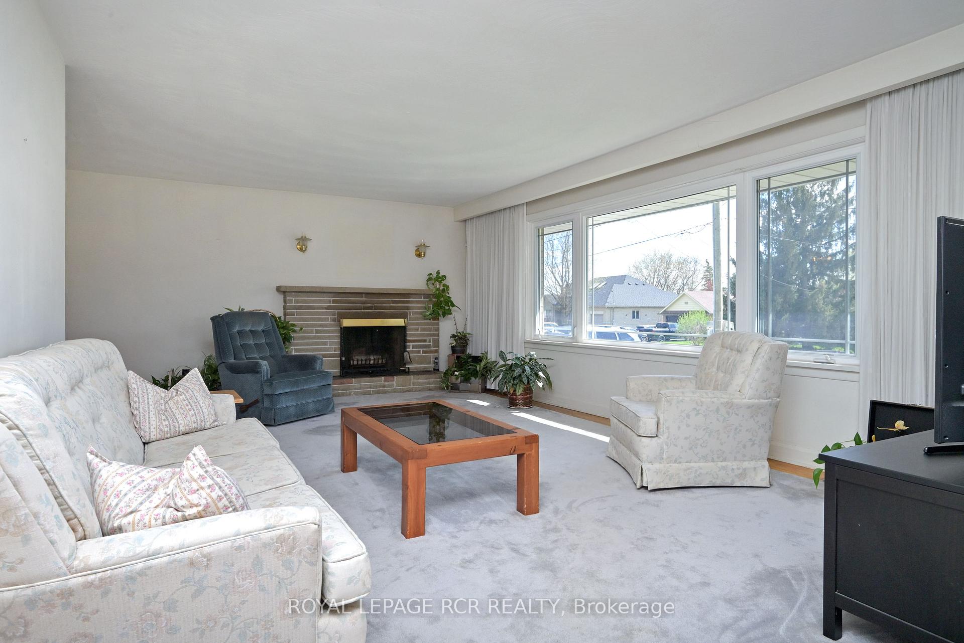 Photo 10 of 47 Elizabeth Drive, King, Nobleton — HOMEH