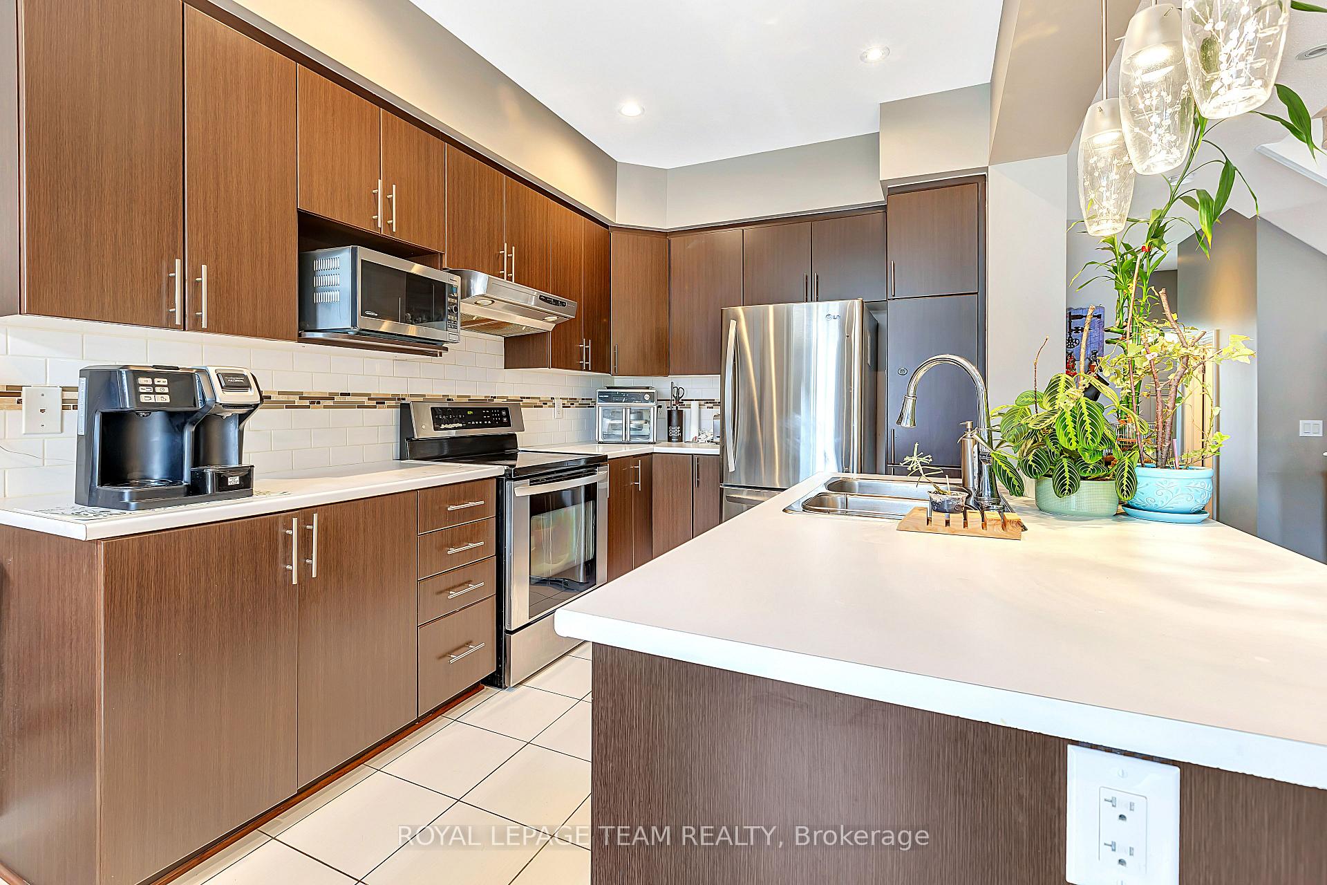 Photo 15 of 421 Arncliffe Avenue, Ottawa, Kanata - Morgan's Grant/South March — HOMEH