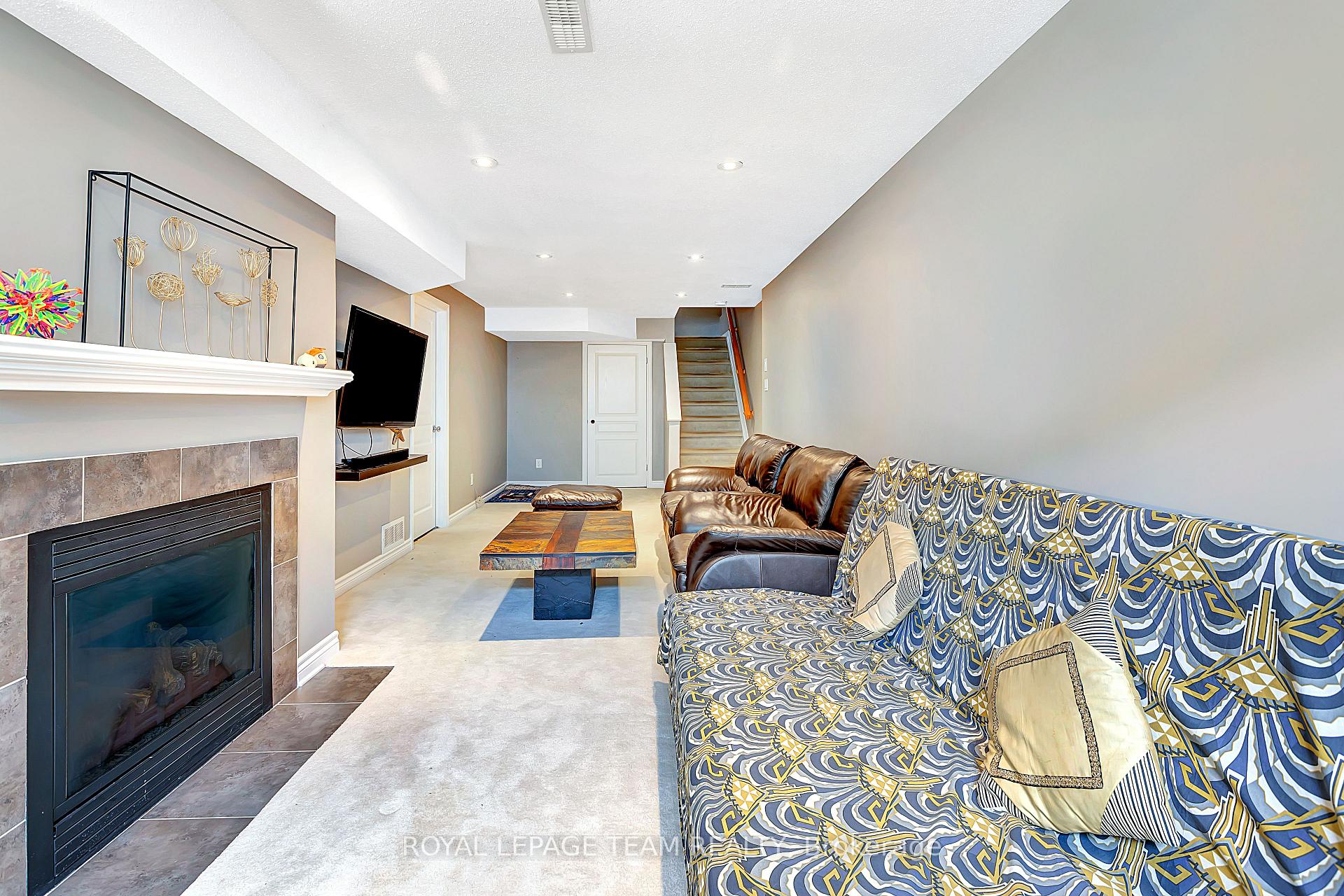 Photo 28 of 421 Arncliffe Avenue, Ottawa, Kanata - Morgan's Grant/South March — HOMEH