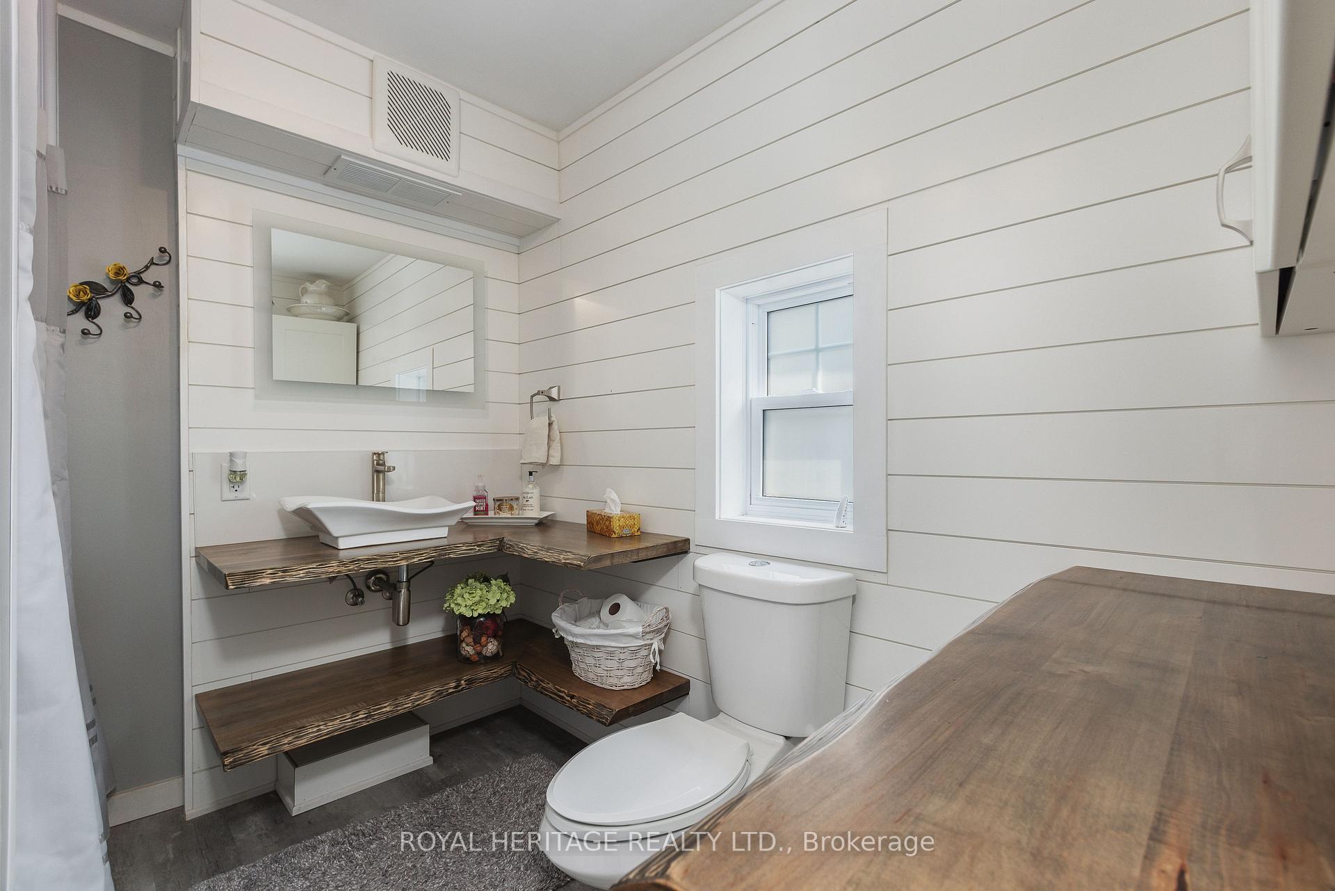 Photo 16 of 1275 Killarney Beach Road, Innisfil, Lefroy — HOMEH