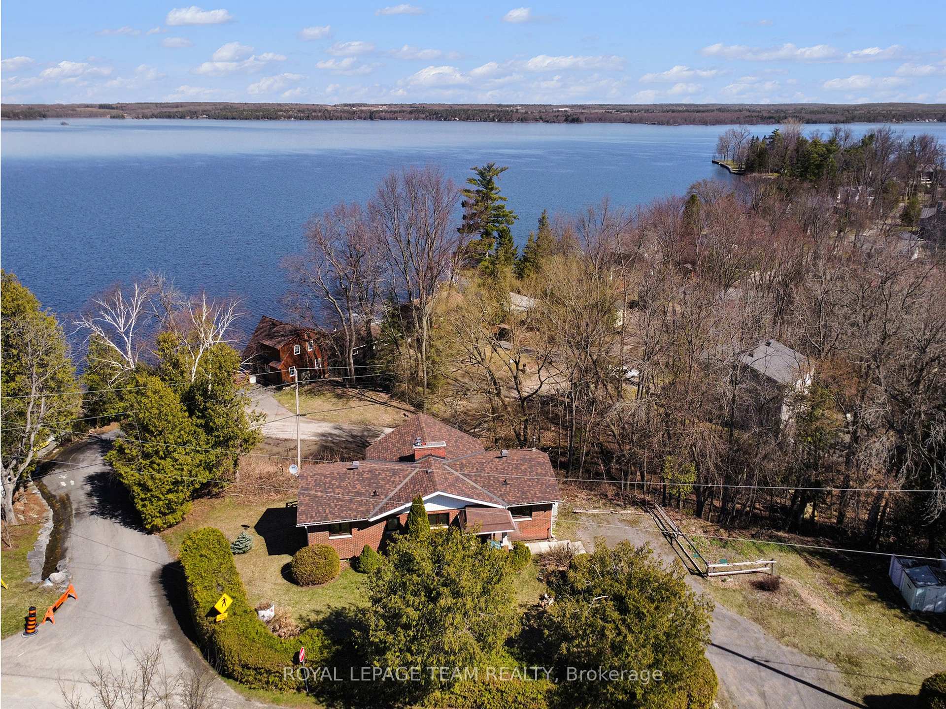 Photo 2 of 84 Dewar Avenue, McNab/Braeside, Mcnab/Braeside Twps — HOMEH