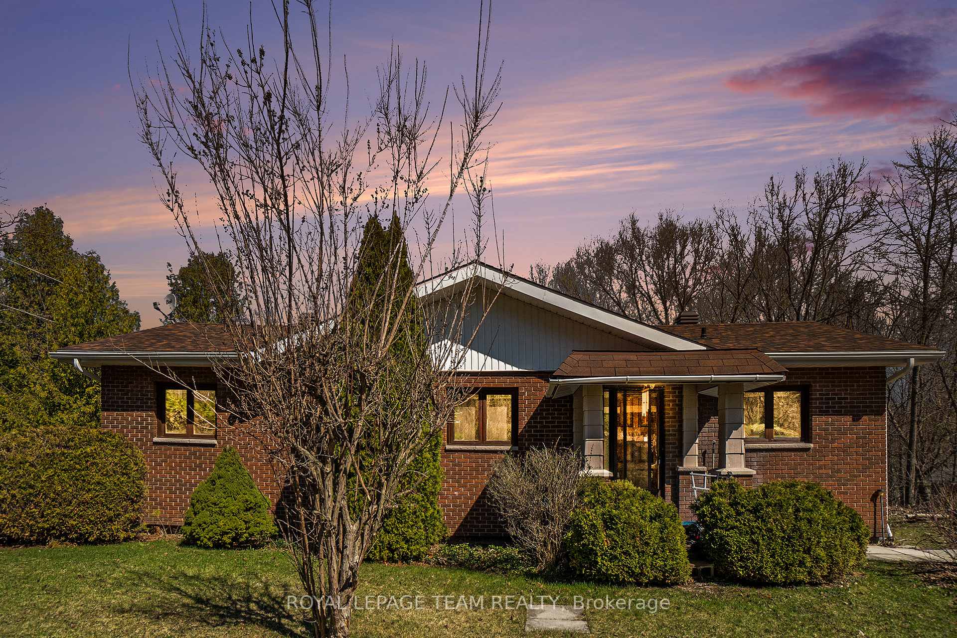 Photo 3 of 84 Dewar Avenue, McNab/Braeside, Mcnab/Braeside Twps — HOMEH