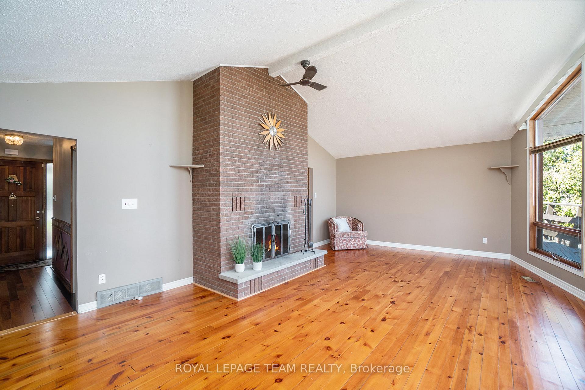 Photo 5 of 84 Dewar Avenue, McNab/Braeside, Mcnab/Braeside Twps — HOMEH