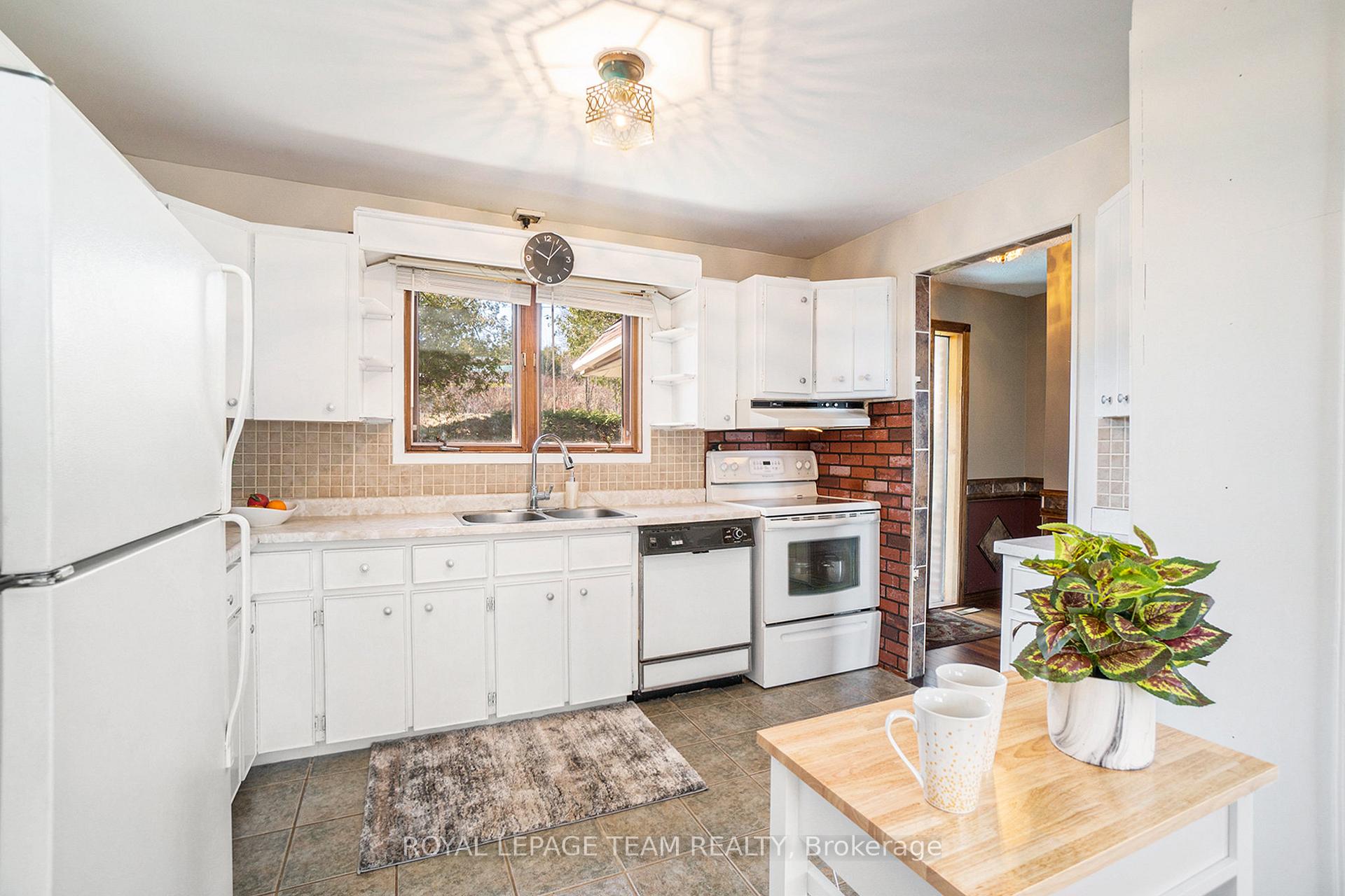 Photo 6 of 84 Dewar Avenue, McNab/Braeside, Mcnab/Braeside Twps — HOMEH
