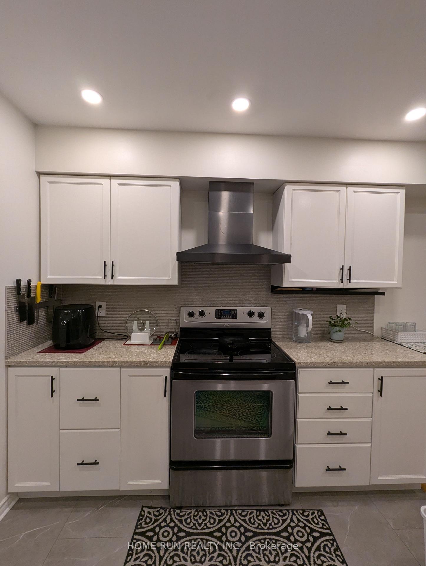 Photo 4 of 27 Windcrest Court, Ottawa, Kanata - Kanata Lakes/Heritage Hills — HOMEH