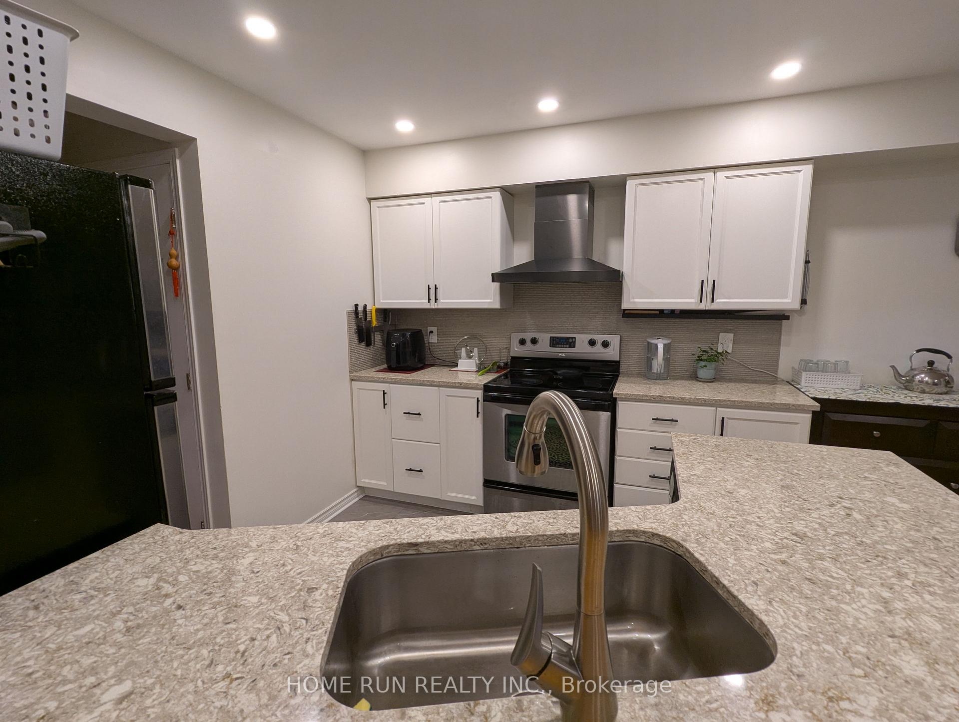 Photo 5 of 27 Windcrest Court, Ottawa, Kanata - Kanata Lakes/Heritage Hills — HOMEH