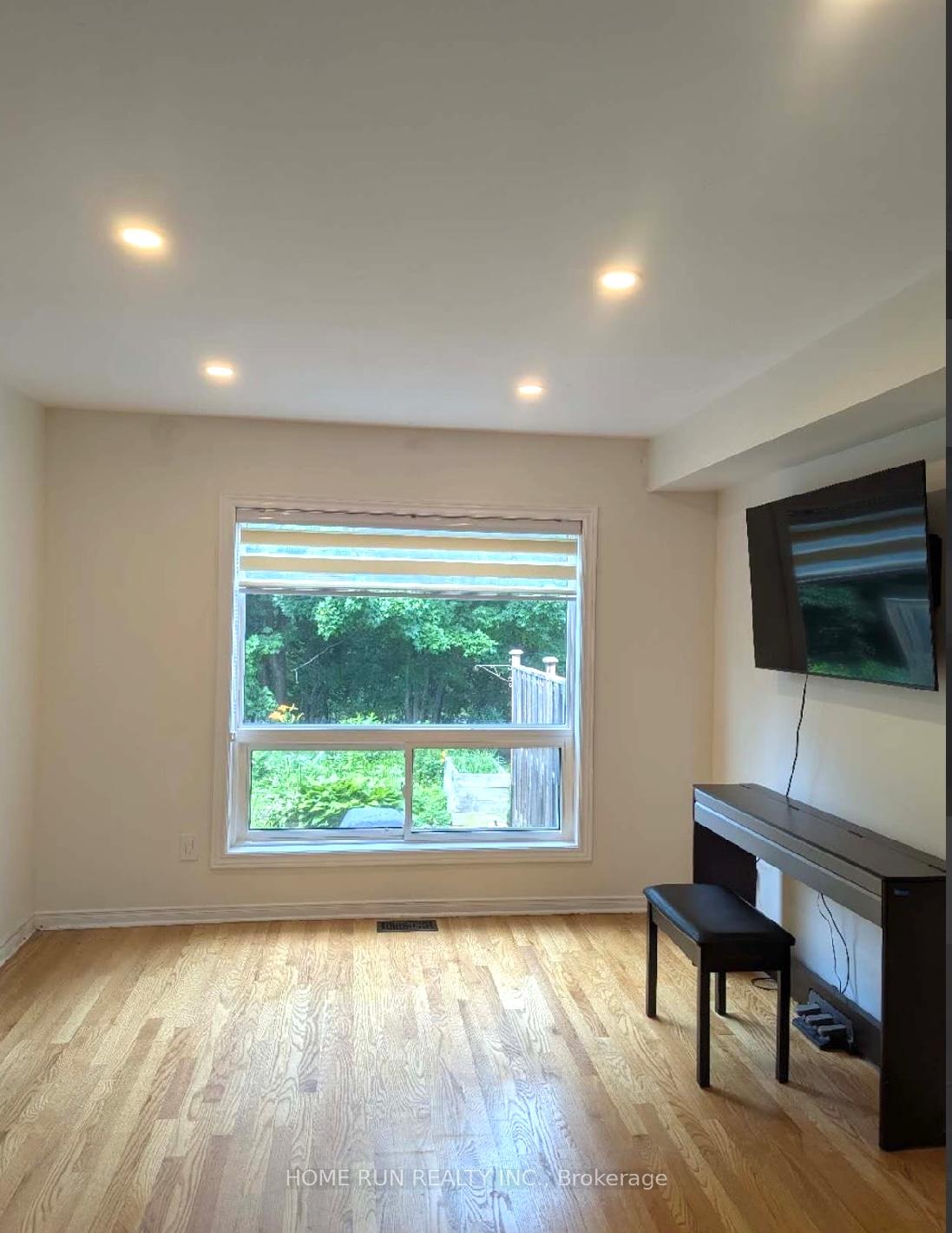 Photo 7 of 27 Windcrest Court, Ottawa, Kanata - Kanata Lakes/Heritage Hills — HOMEH
