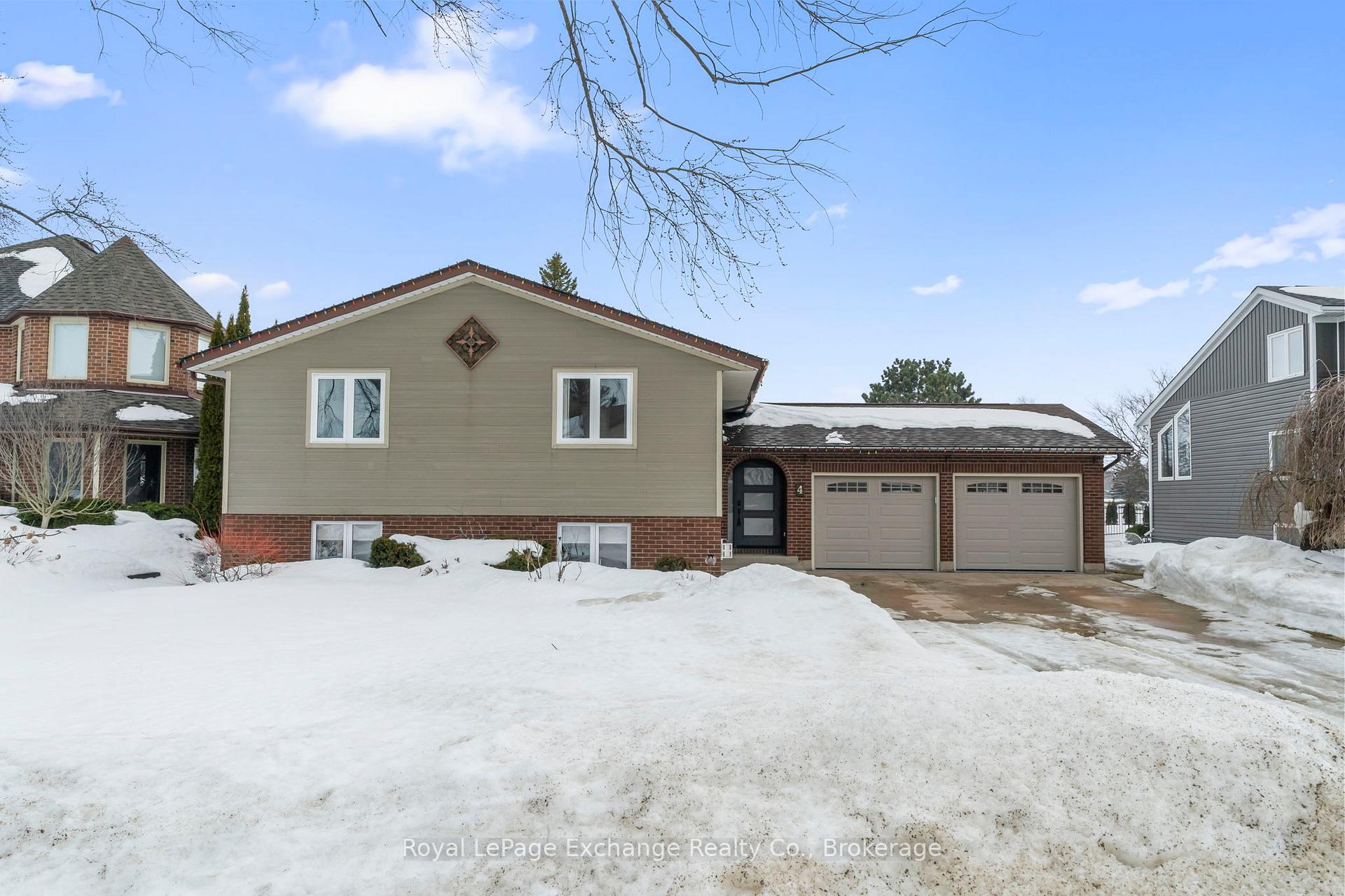Photo 2 of 4 Manor Wood Crescent, Kincardine — HOMEH