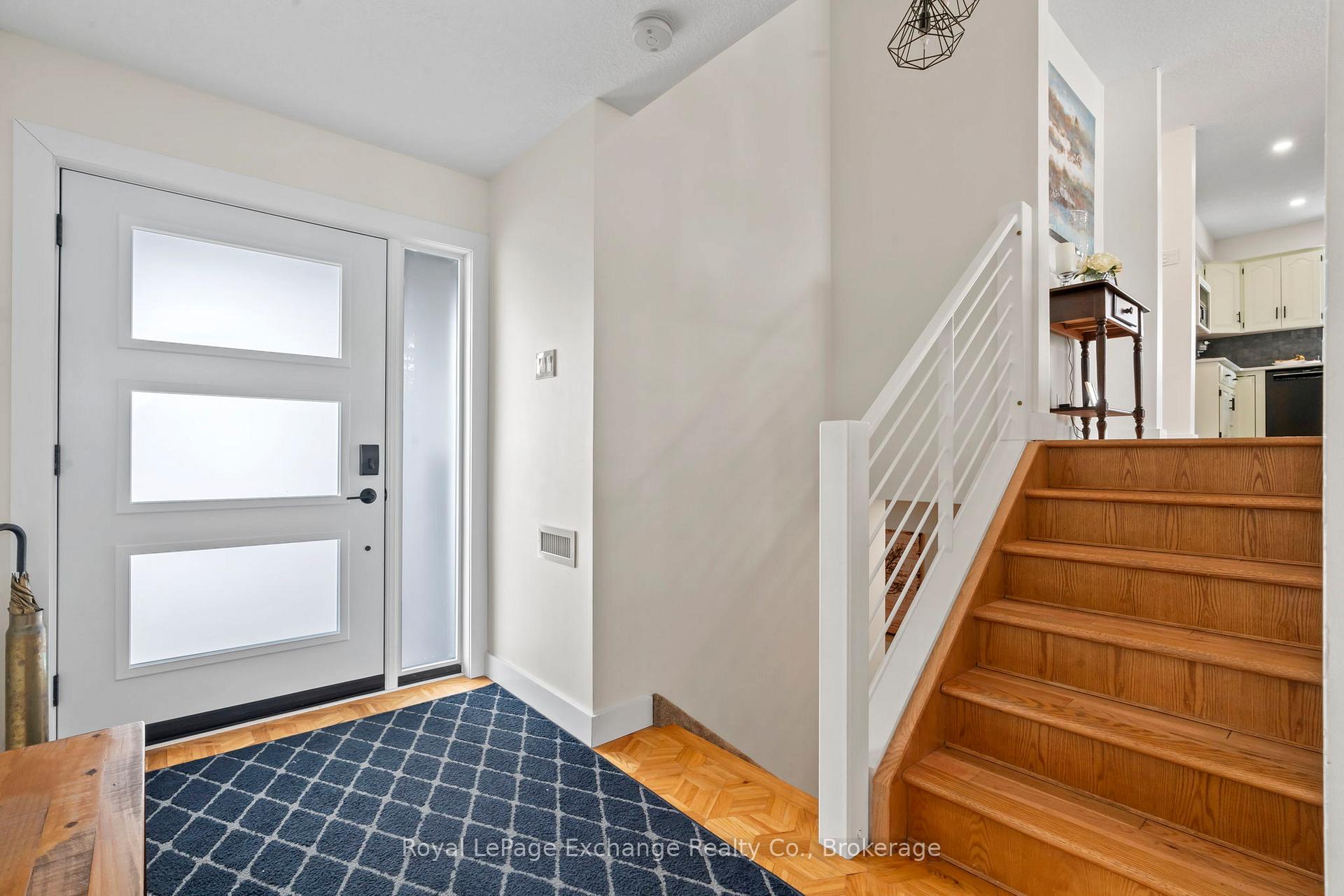 Photo 5 of 4 Manor Wood Crescent, Kincardine — HOMEH