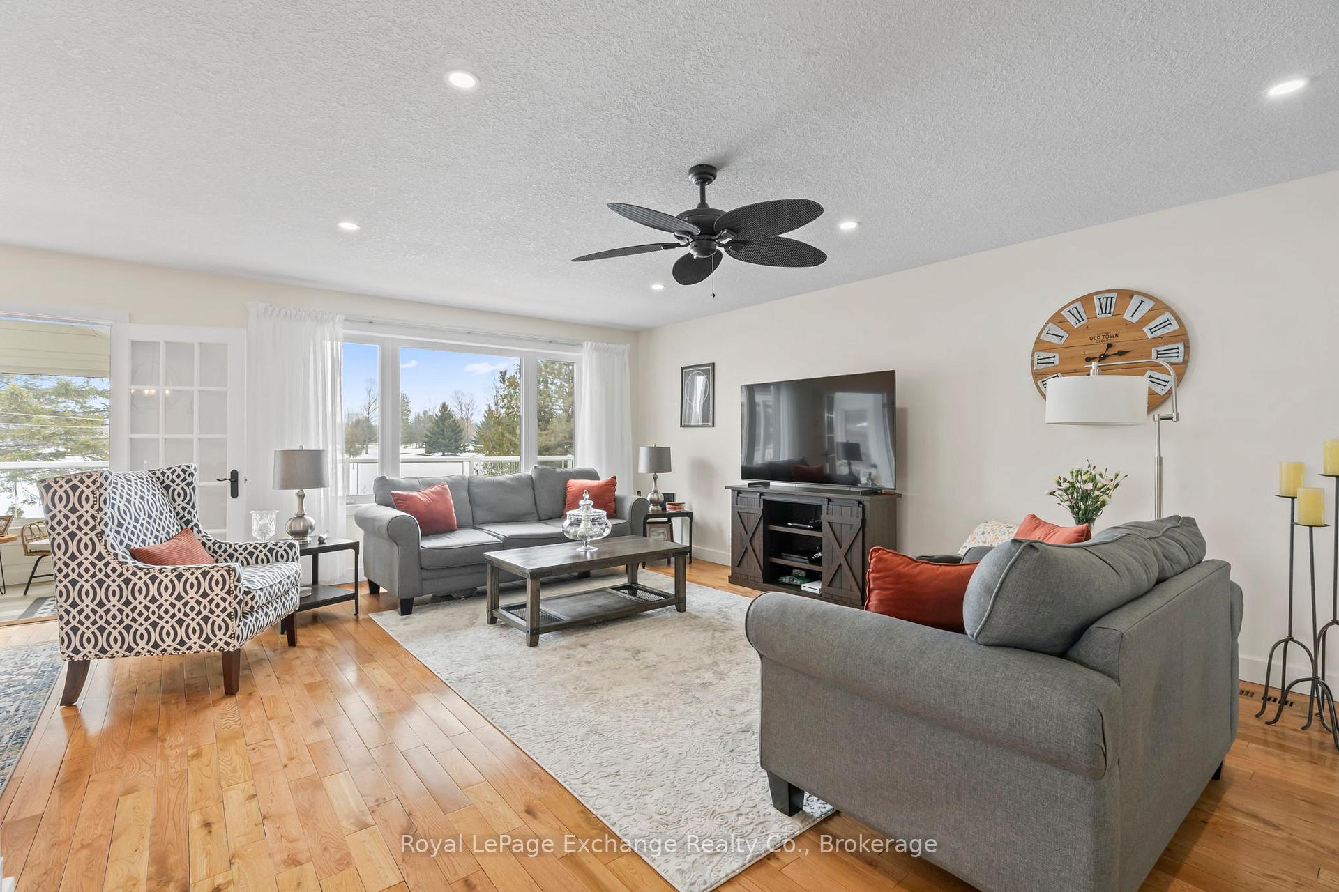 Photo 11 of 4 Manor Wood Crescent, Kincardine — HOMEH
