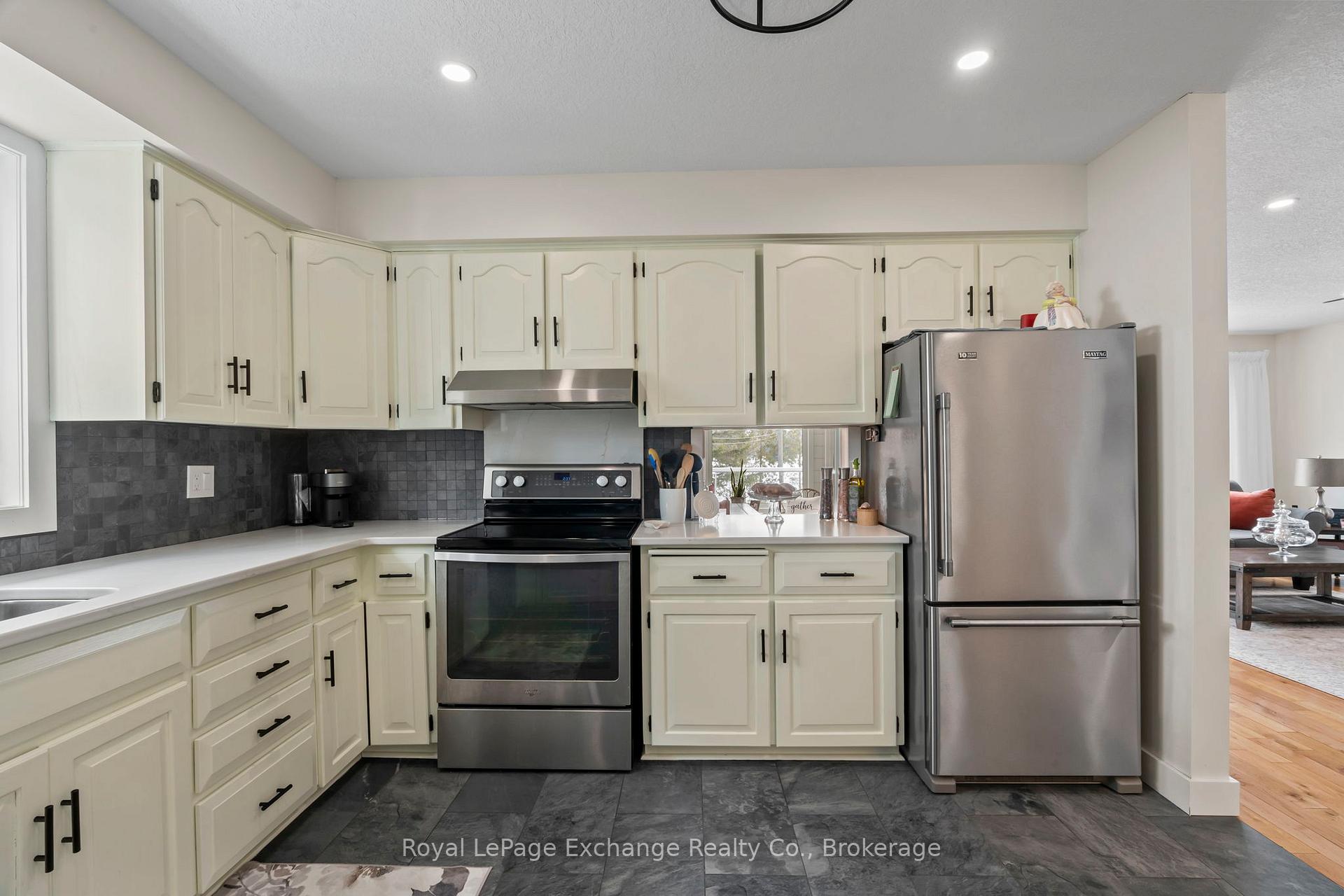 Photo 14 of 4 Manor Wood Crescent, Kincardine — HOMEH