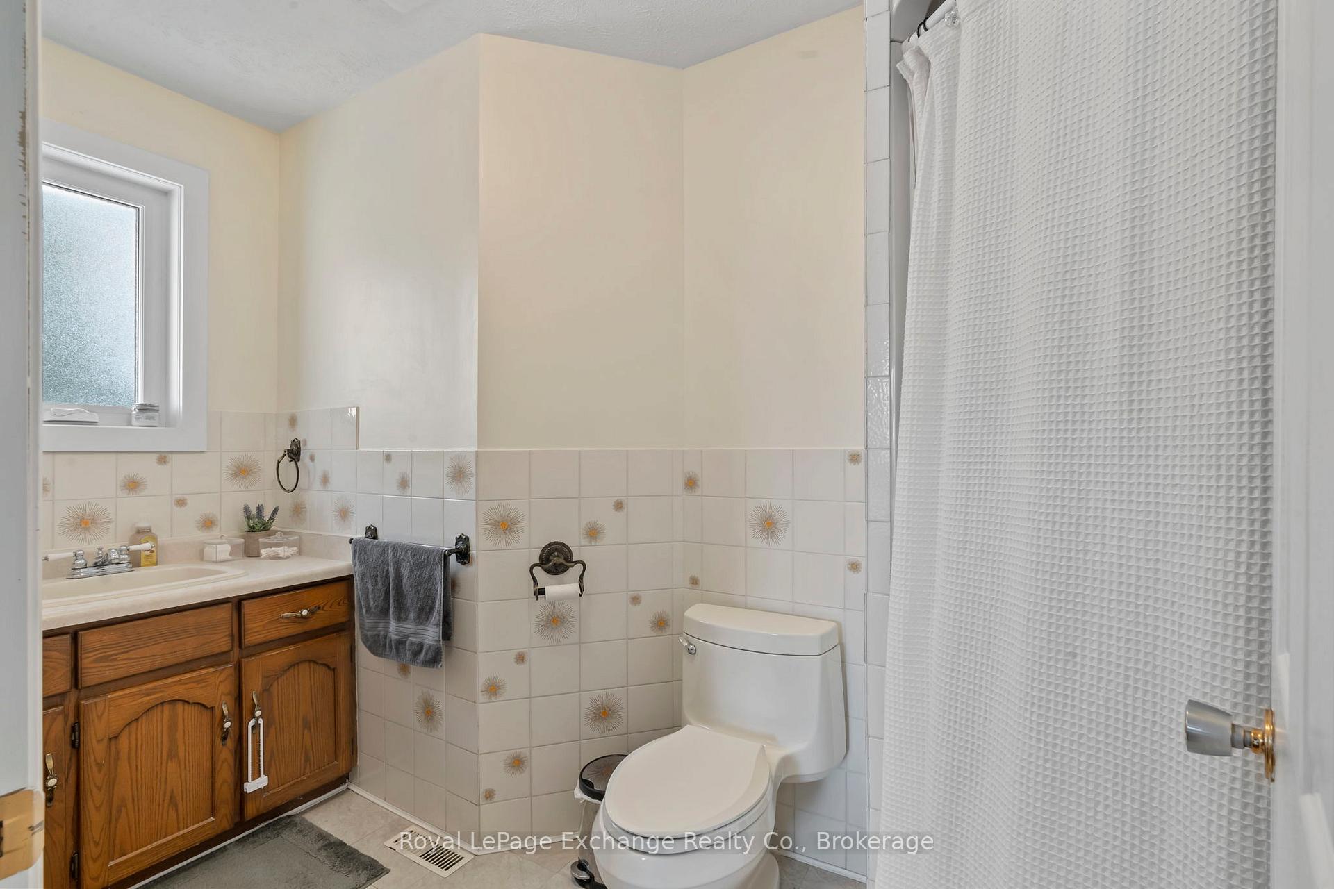 Photo 22 of 4 Manor Wood Crescent, Kincardine — HOMEH