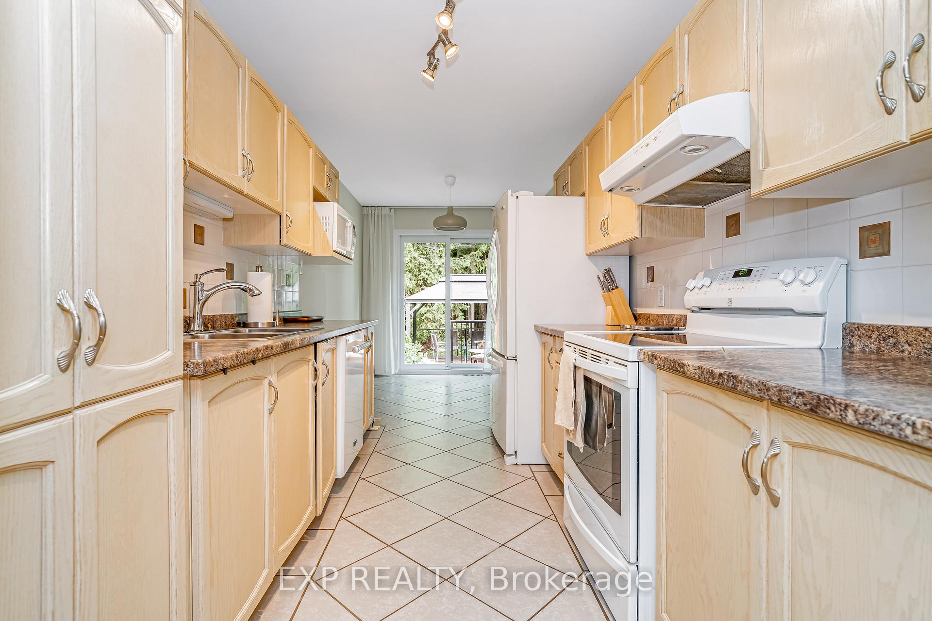 Photo 10 of 18 Furlong Crescent, Ottawa, Kanata - Bridlewood — HOMEH