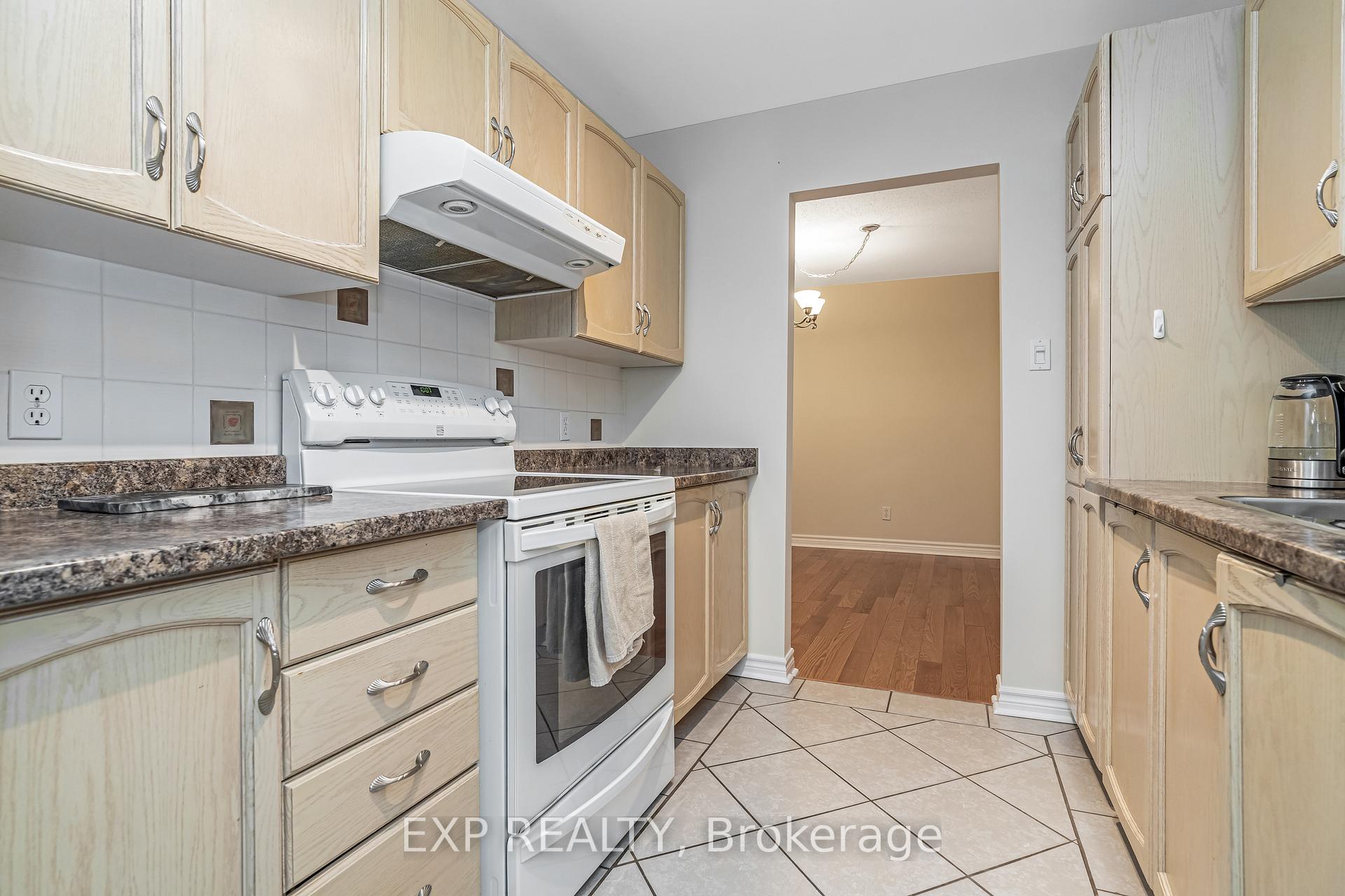 Photo 11 of 18 Furlong Crescent, Ottawa, Kanata - Bridlewood — HOMEH