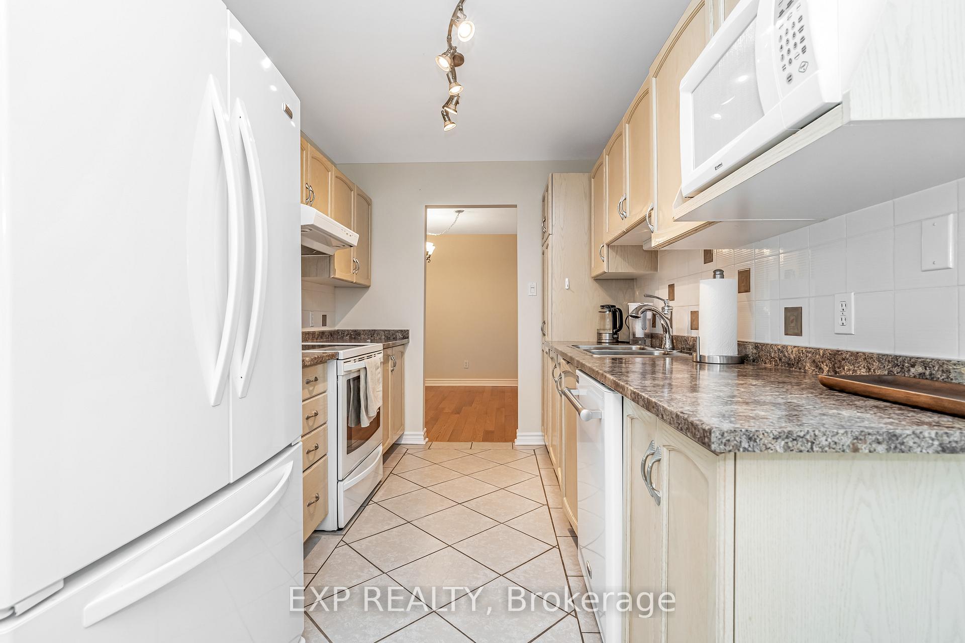 Photo 14 of 18 Furlong Crescent, Ottawa, Kanata - Bridlewood — HOMEH