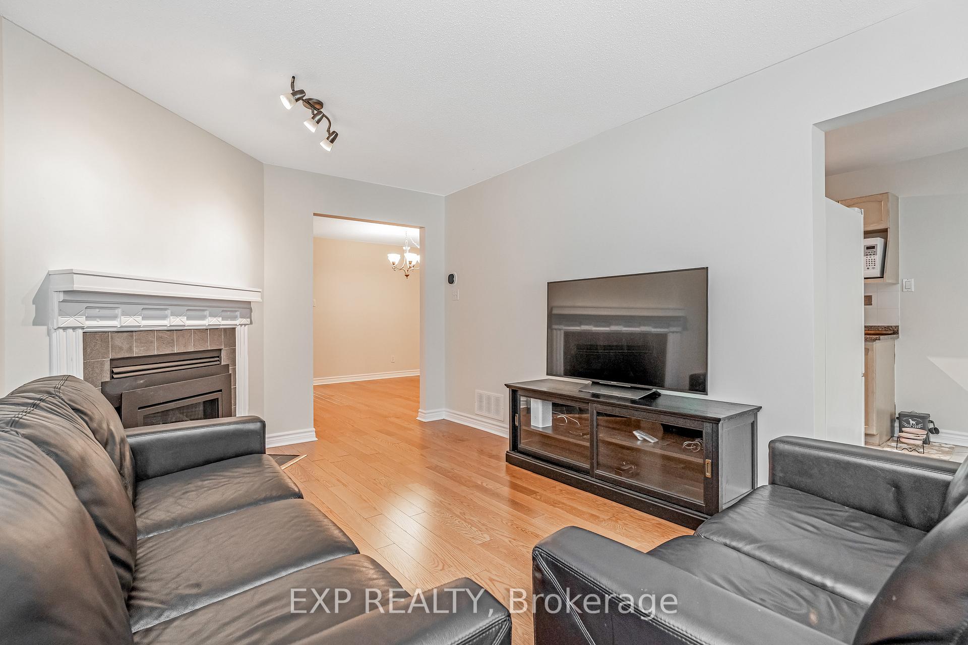 Photo 16 of 18 Furlong Crescent, Ottawa, Kanata - Bridlewood — HOMEH
