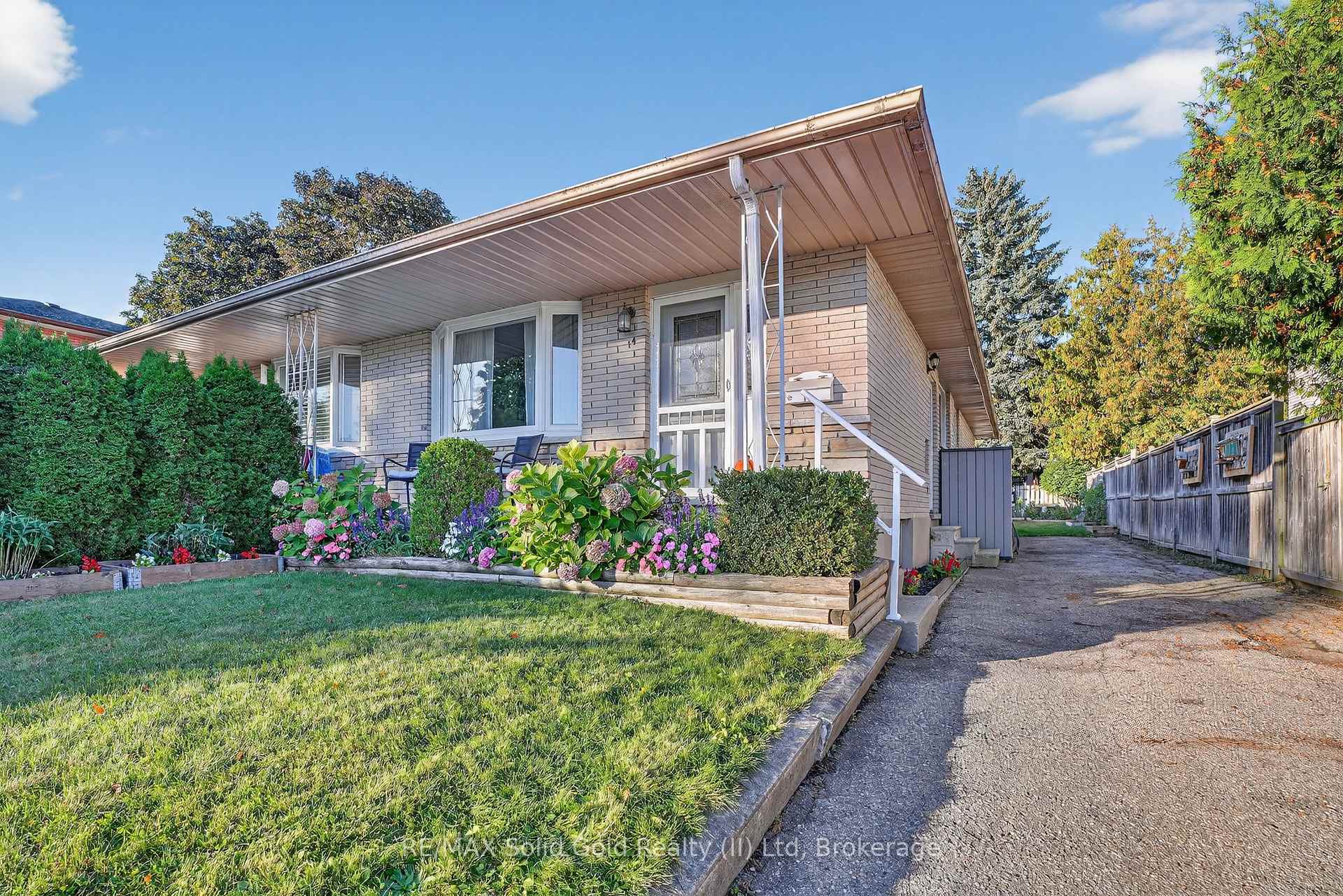 Photo 1 of 14 Carnaby Crescent, Kitchener, Idlewood — HOMEH