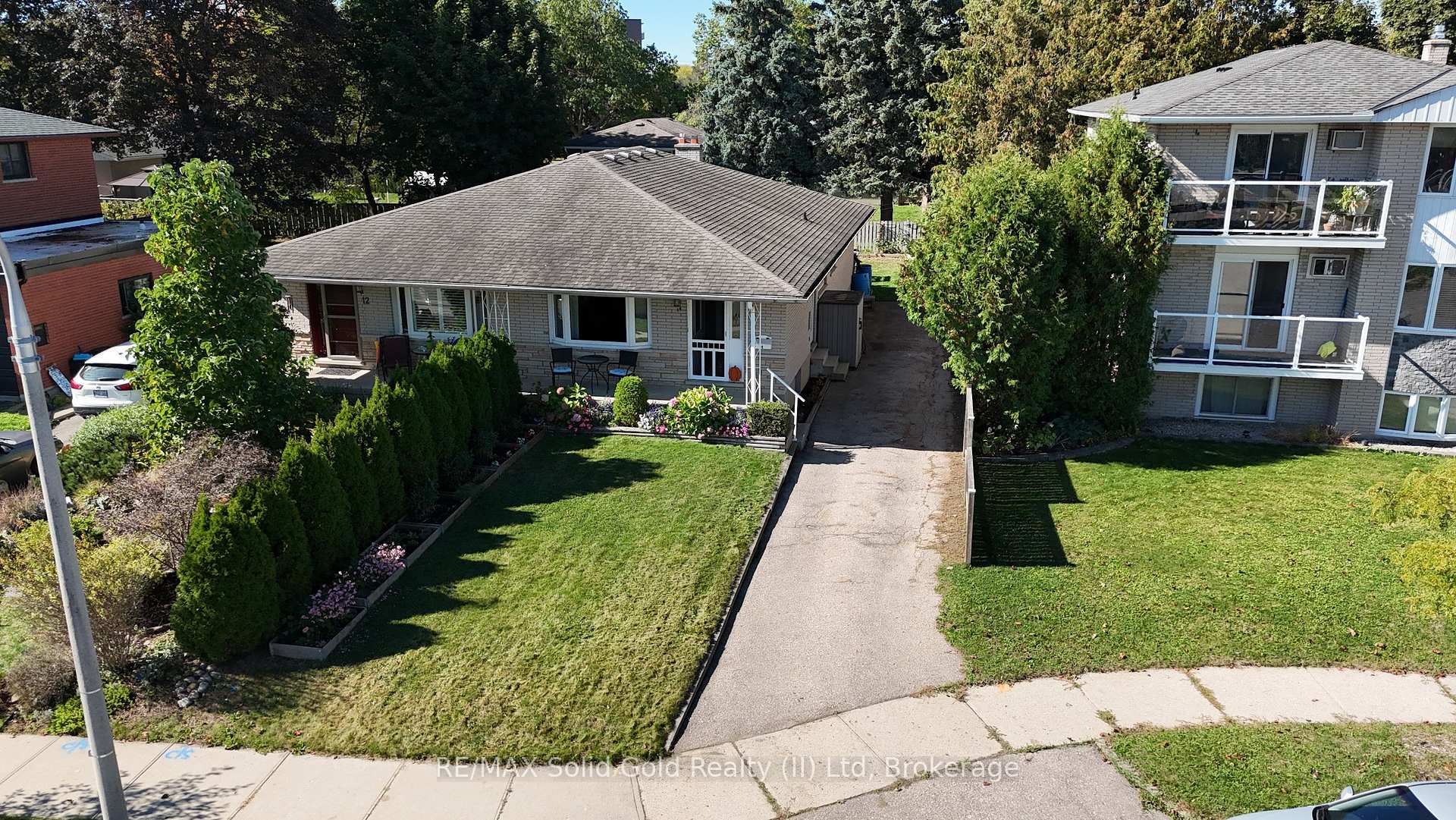 Photo 3 of 14 Carnaby Crescent, Kitchener, Idlewood — HOMEH