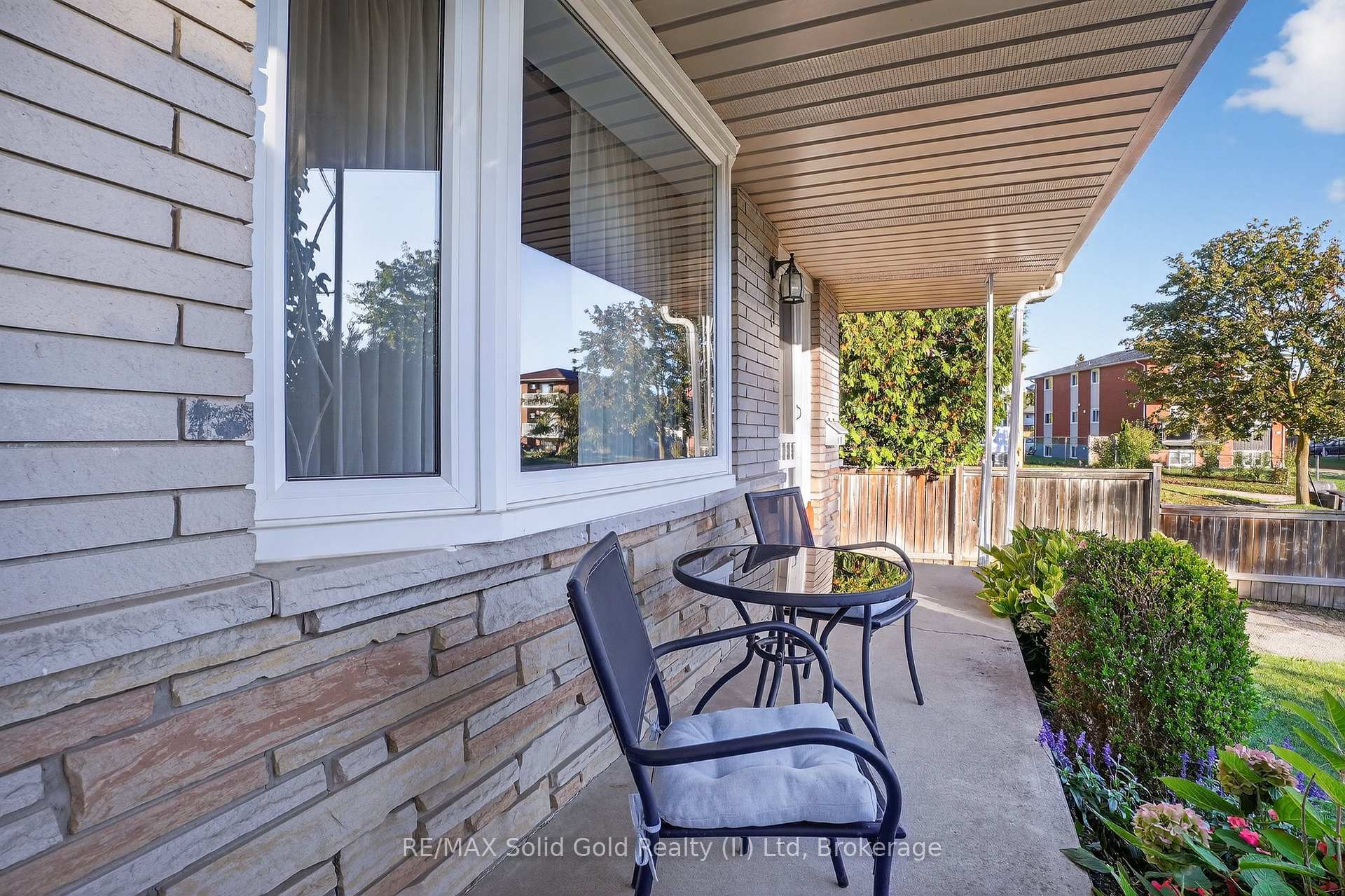 Photo 4 of 14 Carnaby Crescent, Kitchener, Idlewood — HOMEH