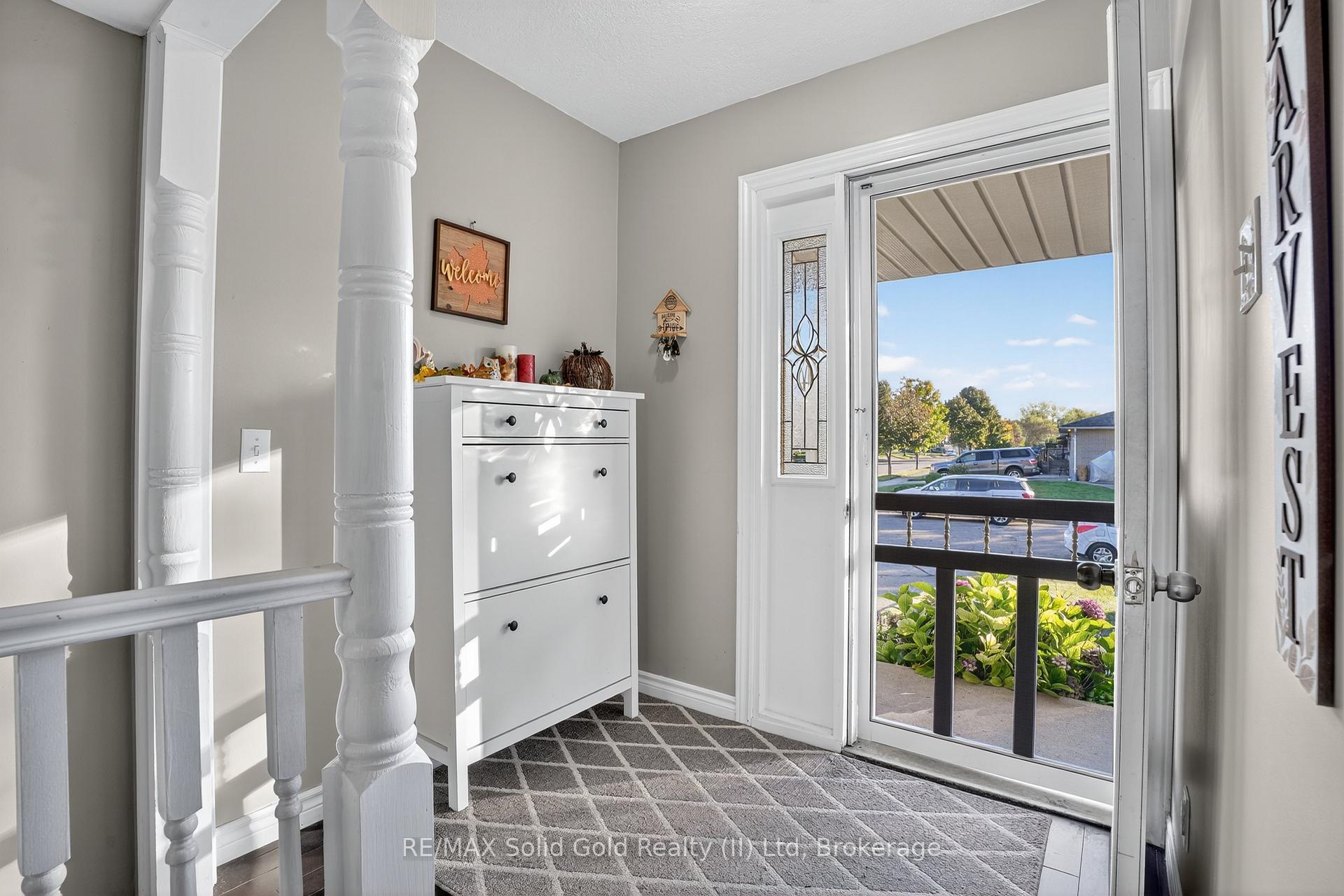 Photo 5 of 14 Carnaby Crescent, Kitchener, Idlewood — HOMEH