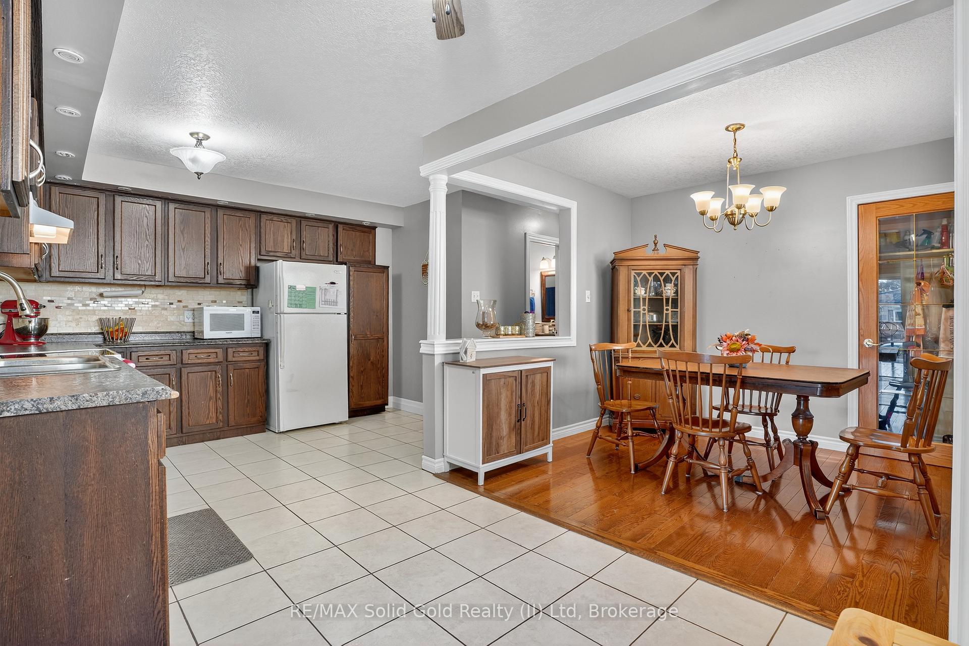 Photo 11 of 14 Carnaby Crescent, Kitchener, Idlewood — HOMEH