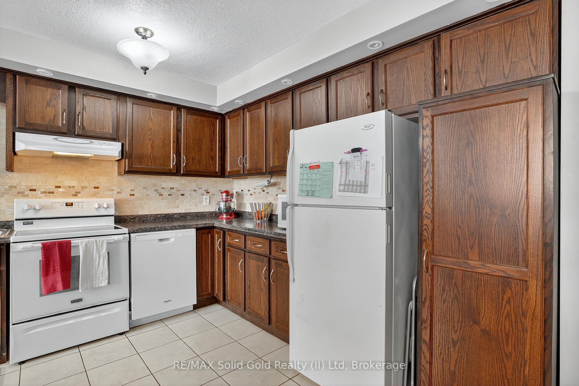 Photo 14 of 14 Carnaby Crescent, Kitchener, Idlewood — HOMEH
